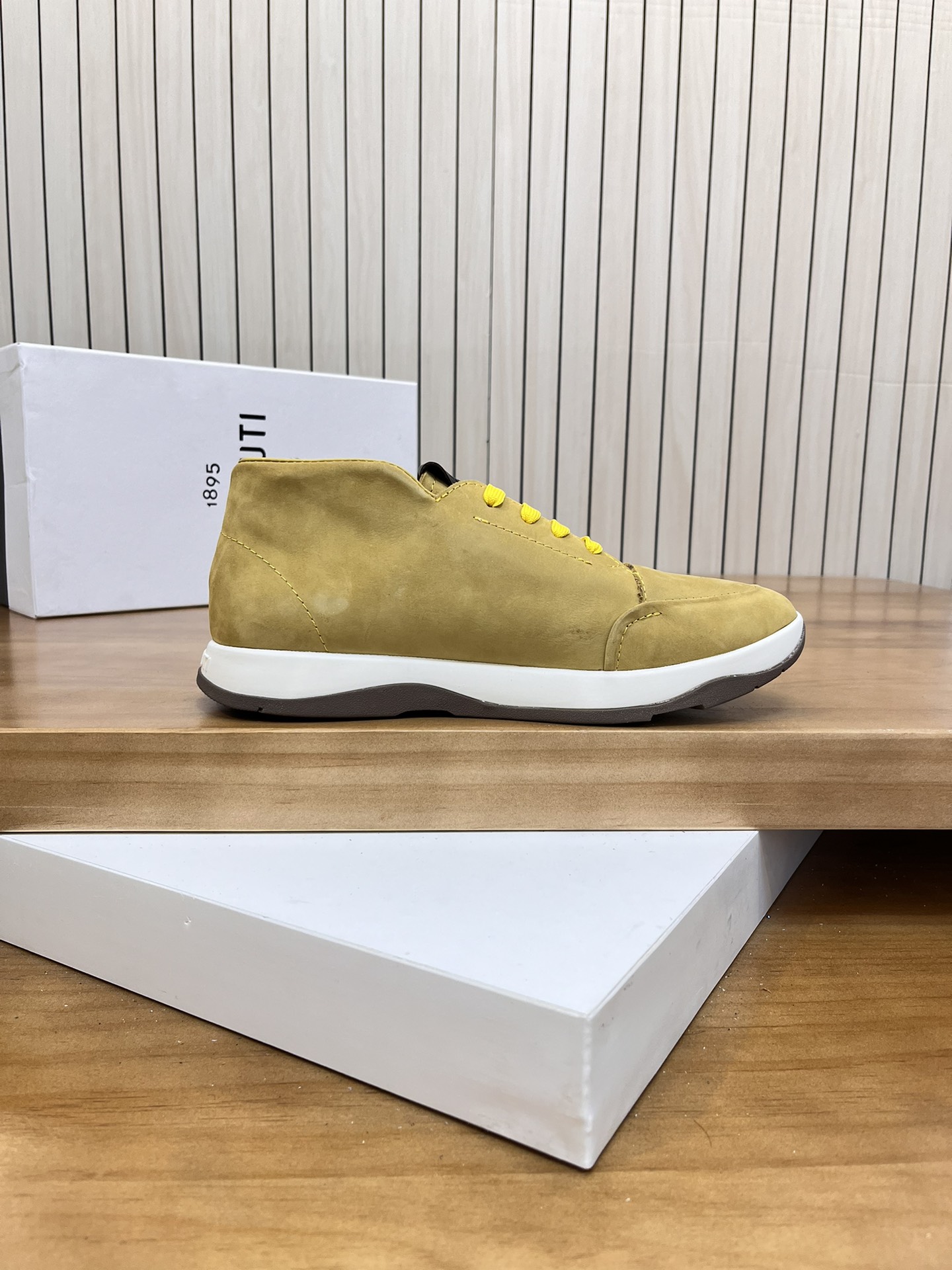 Precio de venta: P210 Marca: Berlut* "Bruti*" high top loafersMarca: 39-44 (se puede personalizar ha