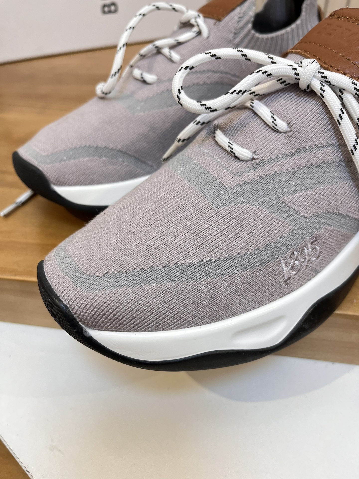 Precio de venta: P180 Marca: Berlut* "Bruti*" Low Top SneakersMarca: 39-44(se puede personalizar has
