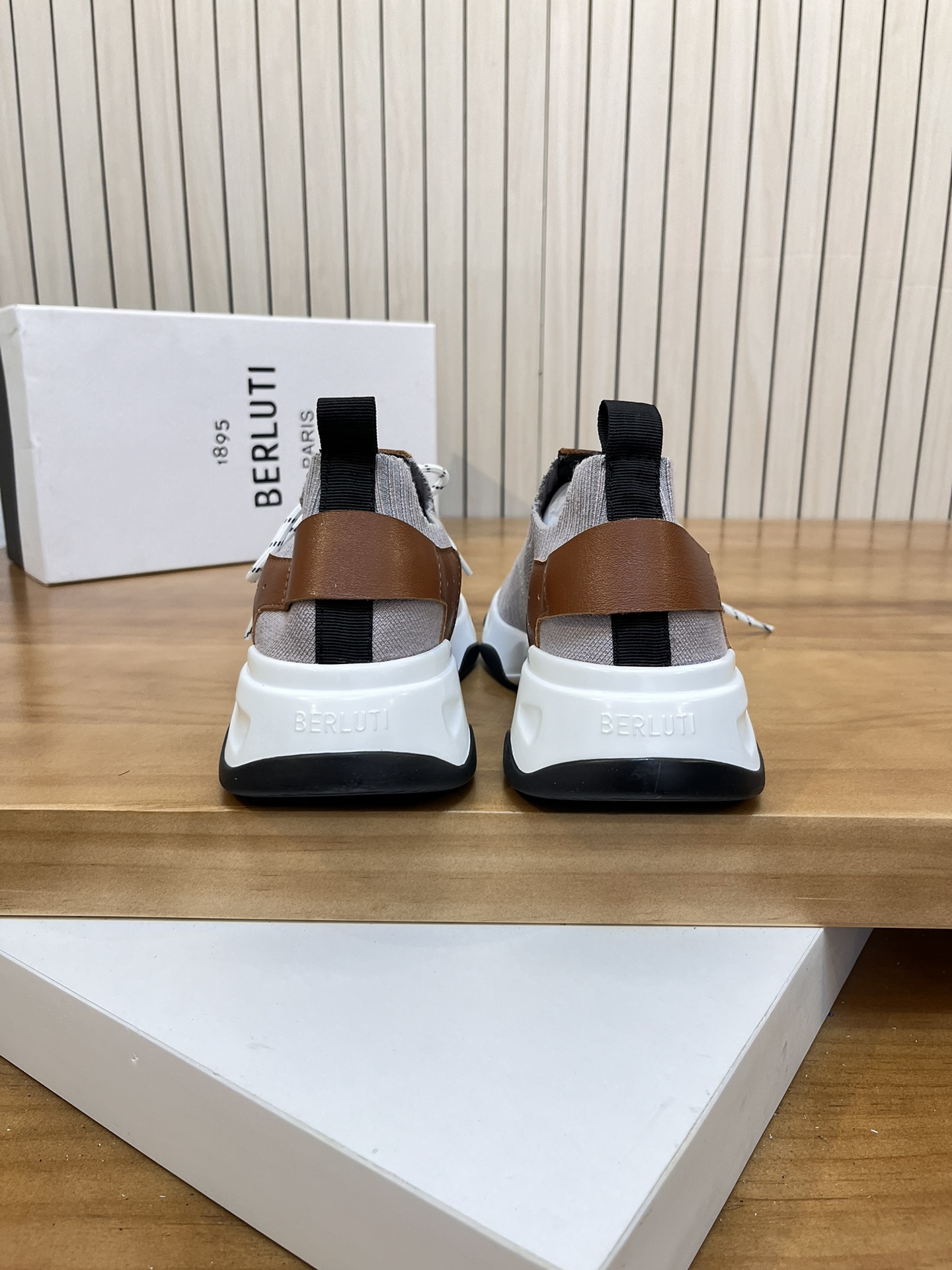 Precio de venta: P180 Marca: Berlut* "Bruti*" Low Top SneakersMarca: 39-44(se puede personalizar has