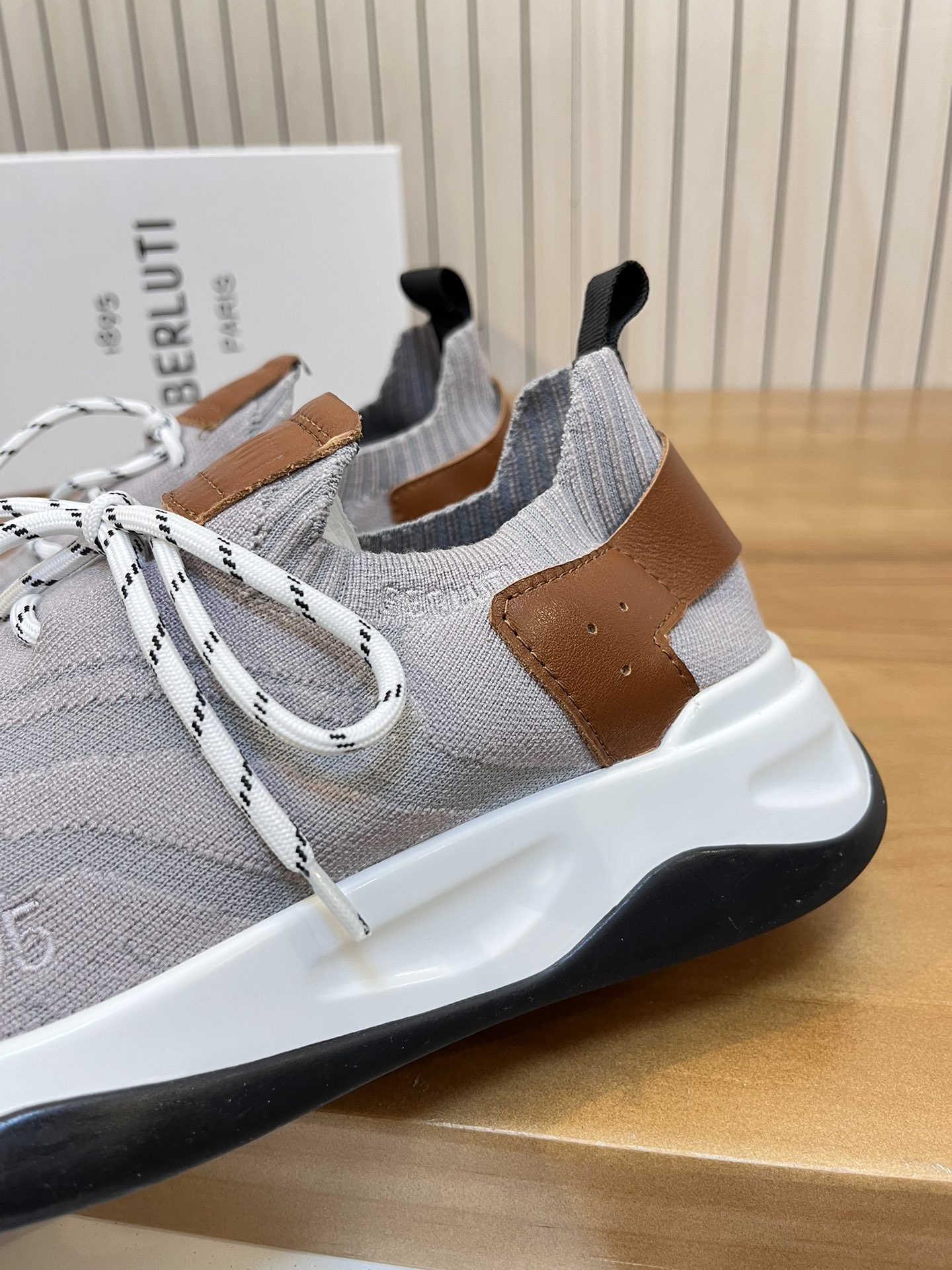 Precio de venta: P180 Marca: Berlut* "Bruti*" Low Top SneakersMarca: 39-44(se puede personalizar has