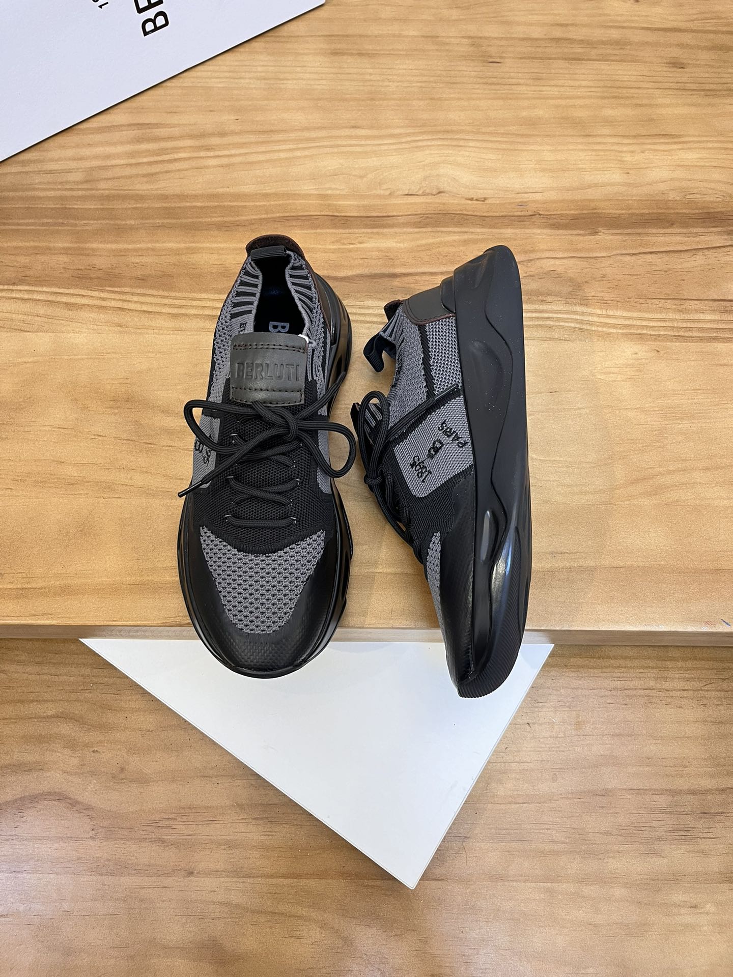 Precio de venta: P180 Marca: Berlut* "Bruti*" Low Top SneakersMarca: 39-44(se puede personalizar has