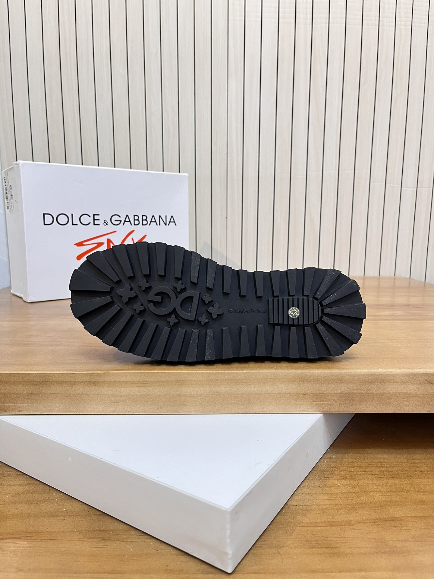 Precio de venta: P220 Marca del producto: DG "Dolce & Gabbana" lowtop zapatos casuales de pareja Tal