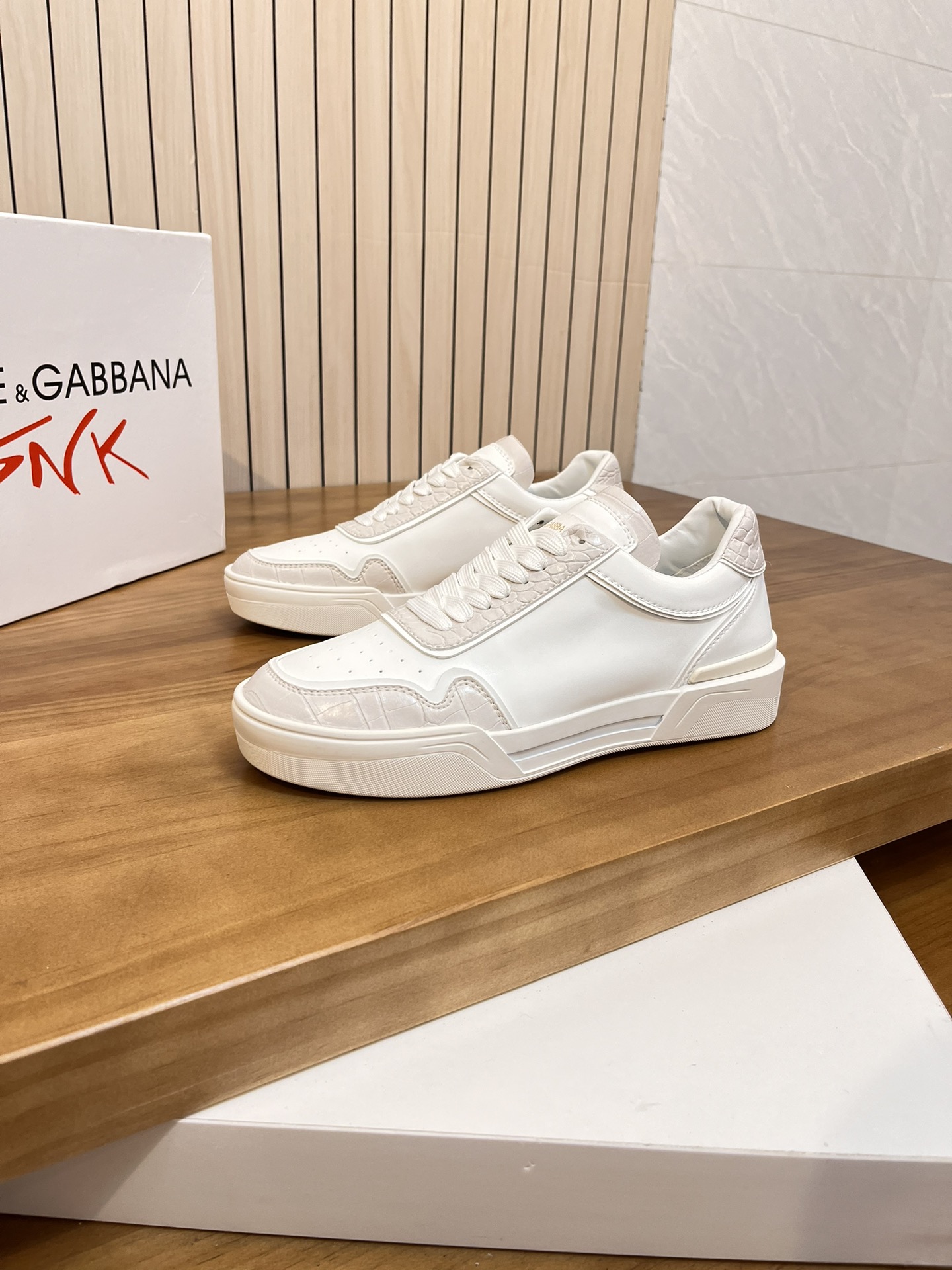 Precio de venta: P200 Marca del producto: DG 