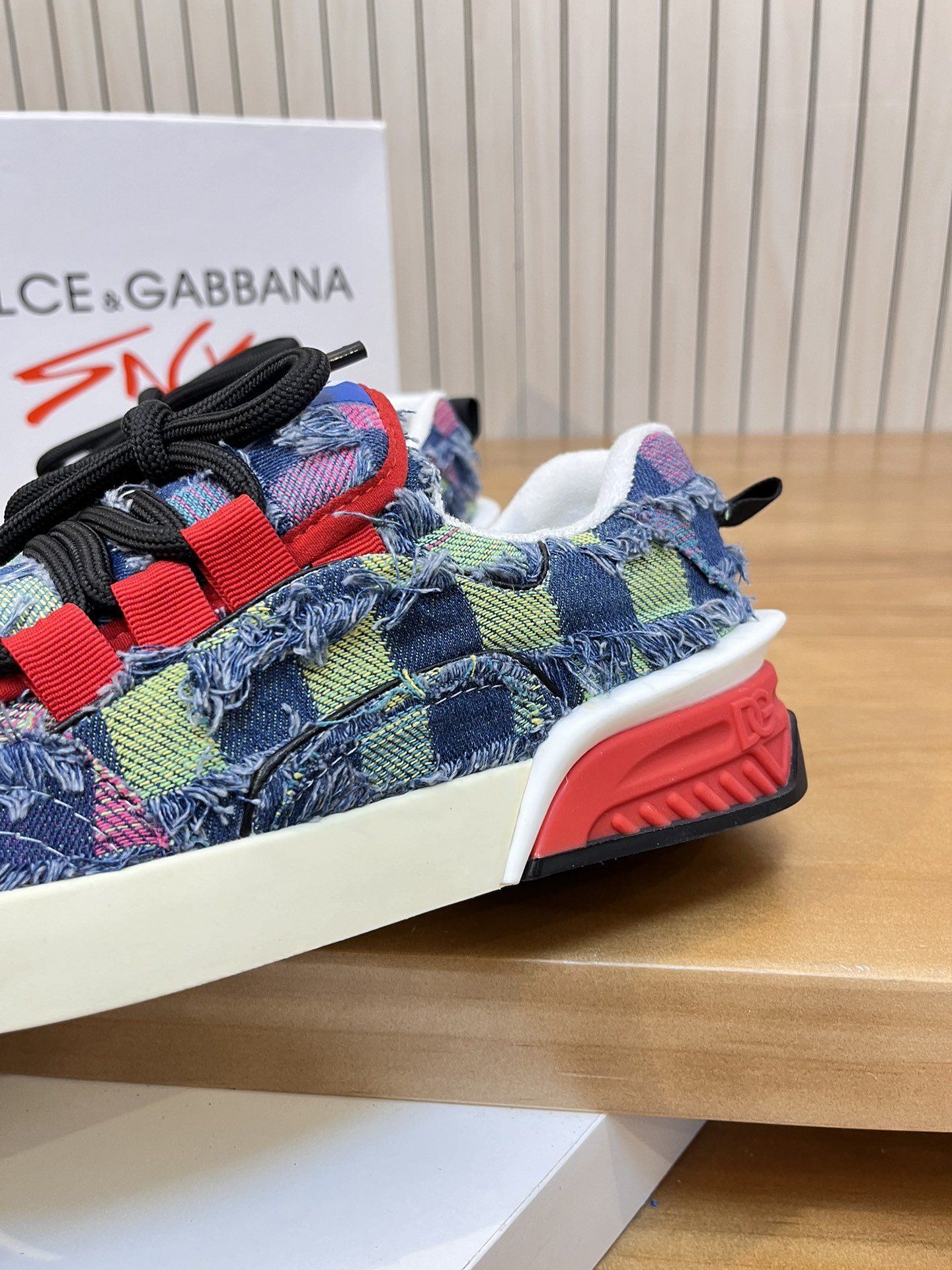 Precio de venta: P230 Marca del producto: DG "Dolce & Gabbana" Low Top Casual Shoes Talla: 35-44 (se