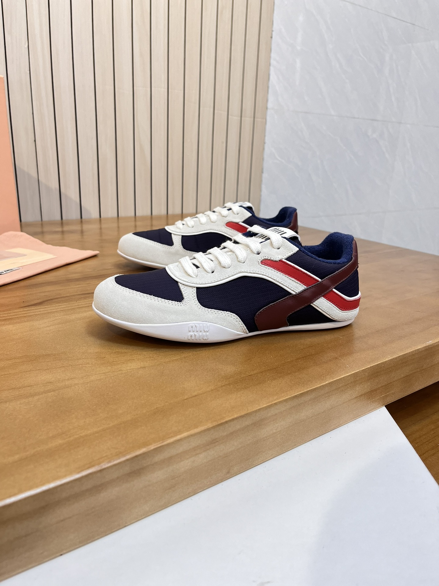 Precio de fábrica de primera calidad Modelos de pareja 2024 últimos modelos de pasarela Patchwork en