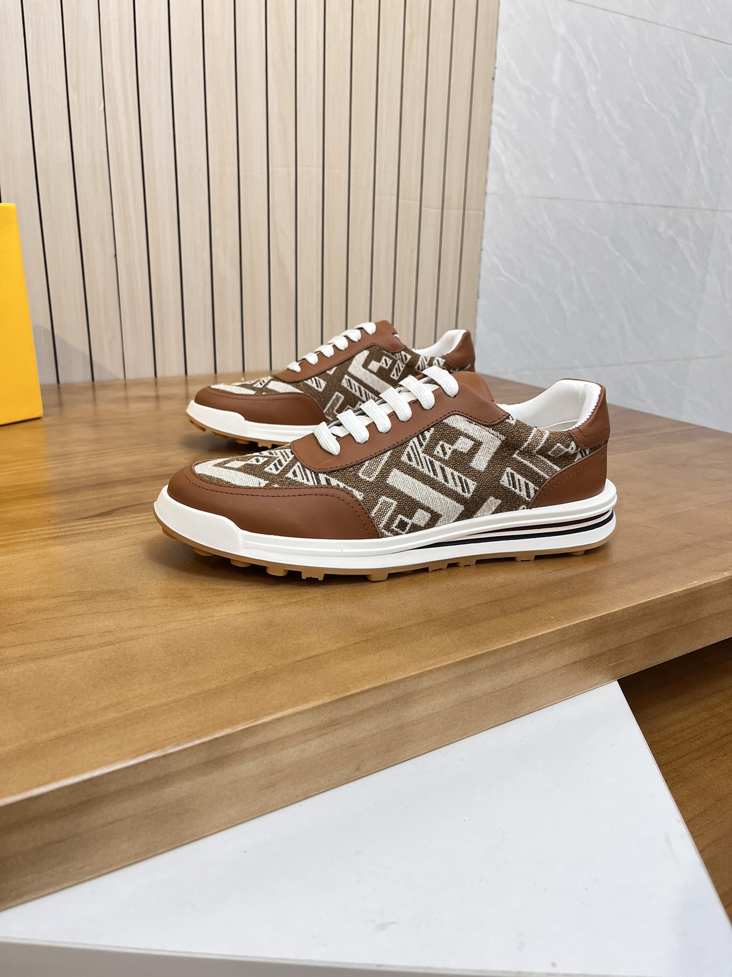 Precio de venta: P180 Marca del producto: Burberr* 