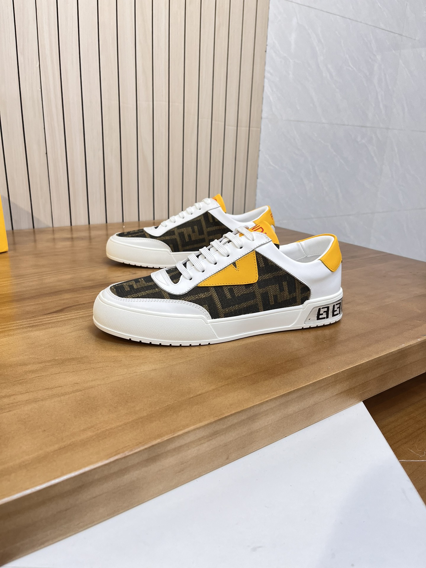 Precio de venta: P180 Marca del producto: Burberr* 