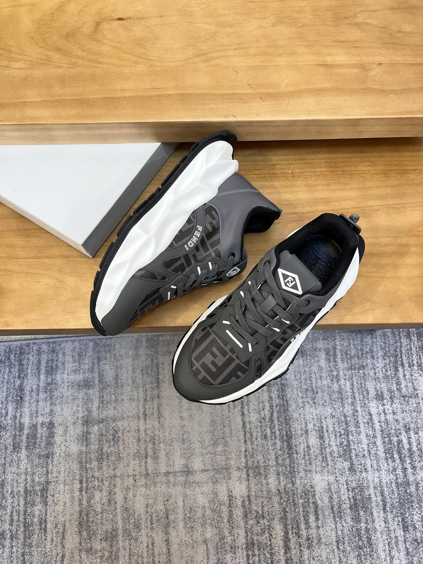 Precio de venta: P250 Marca: Feid* "Fendi*" lowtop trainers Talla: 39-44 (45,46 se puede personaliza