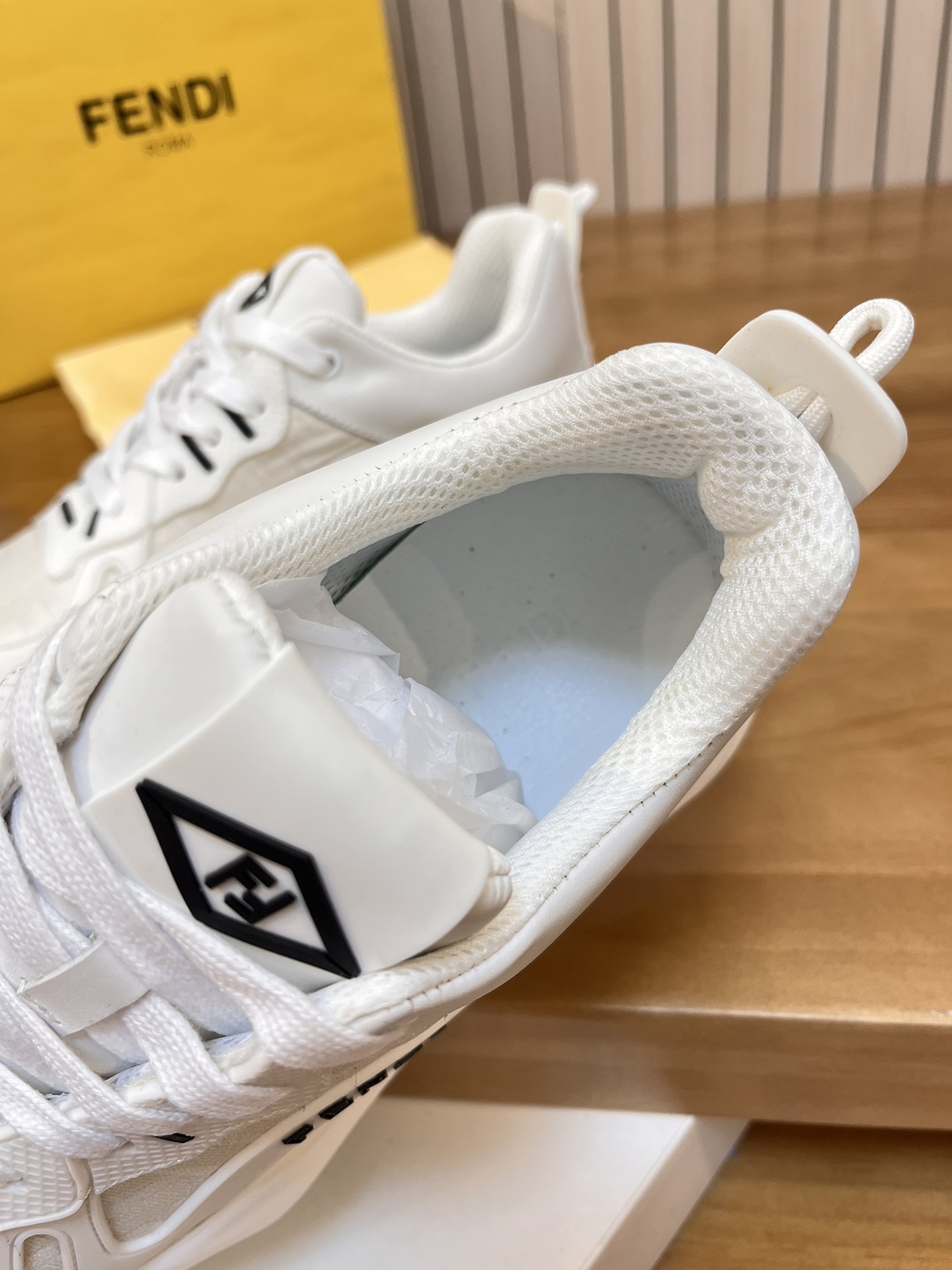 Precio de venta: P250 Marca: Feid* "Fendi*" lowtop trainers Talla: 39-44 (45,46 se puede personaliza
