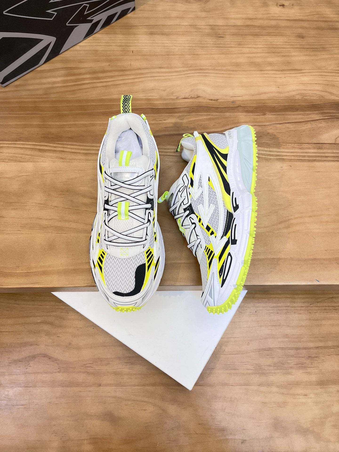 Precio de fábrica: OFF--White Be Right Back Right Arrow Series Low Top Three Arrows Height Increasin