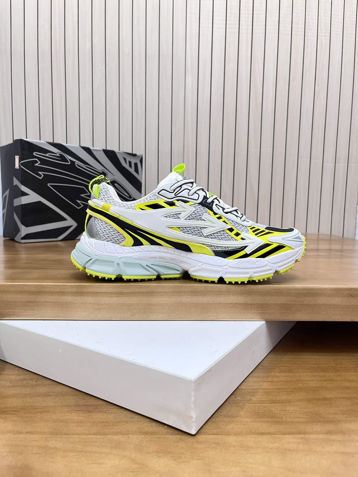 Precio de fábrica: OFF--White Be Right Back Right Arrow Series Low Top Three Arrows Height Increasin