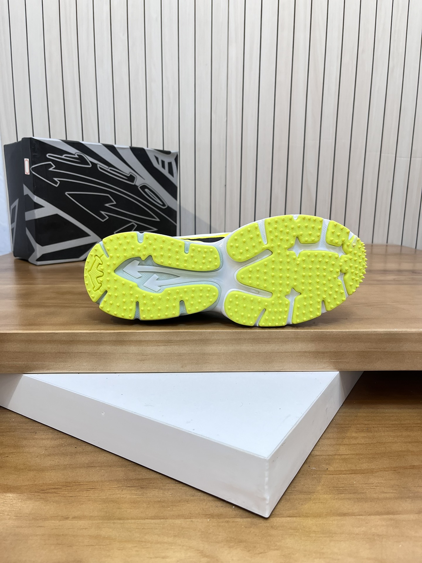 Precio de fábrica: OFF--White Be Right Back Right Arrow Series Low Top Three Arrows Height Increasin