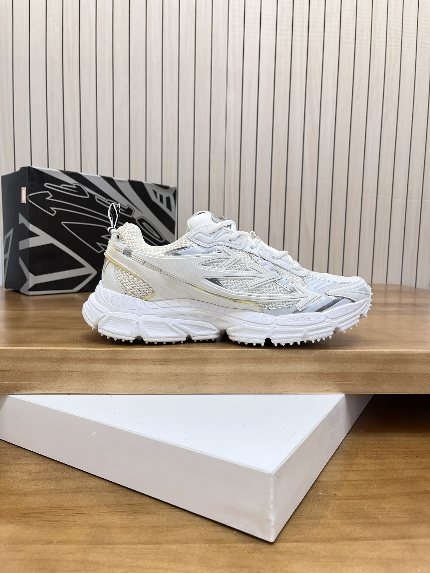 Precio de fábrica: OFF--White Be Right Back Right Arrow Series Low Top Three Arrows Height Increasin