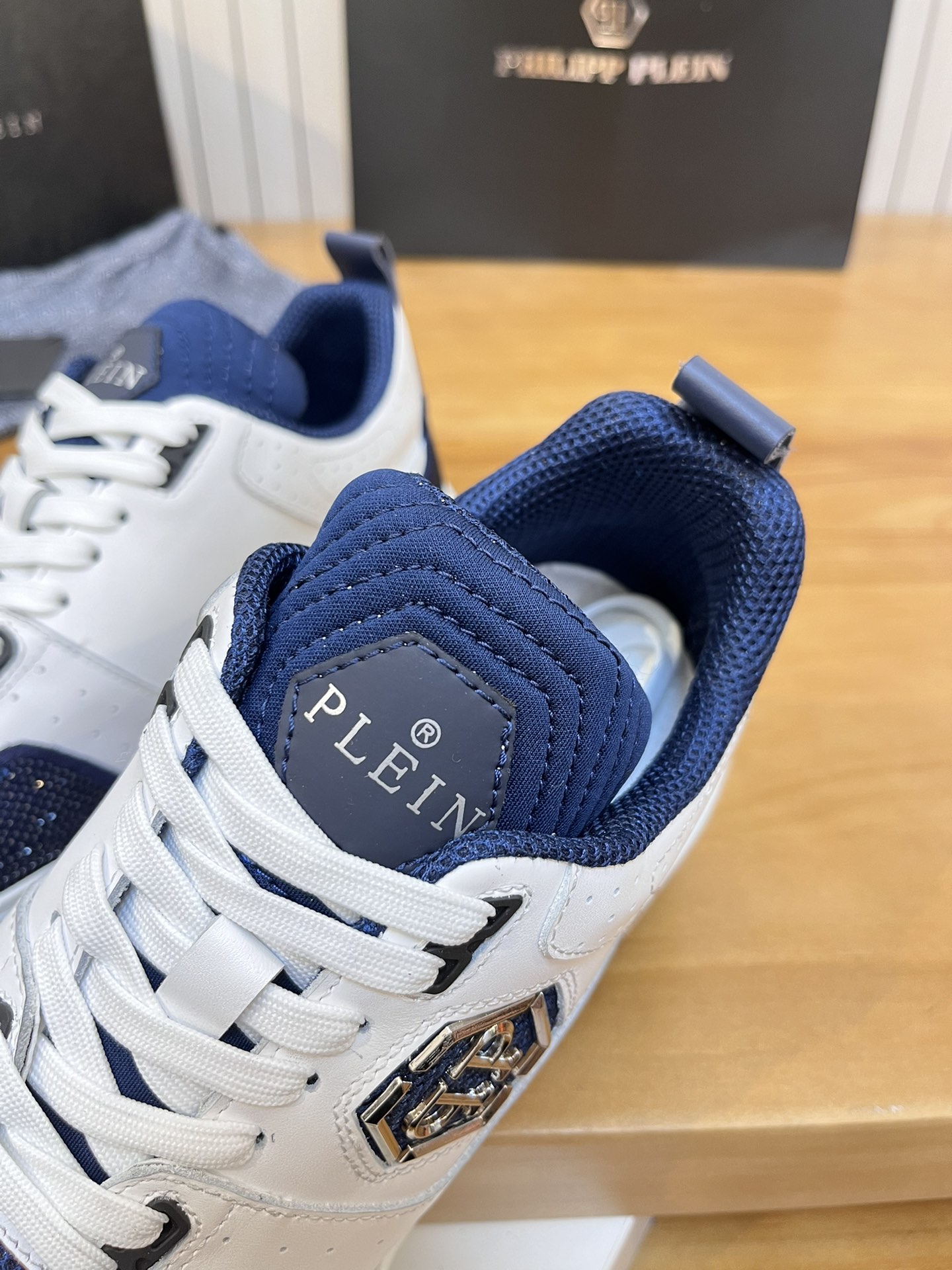 Precio de venta: P310Top QualityTrademark: PP*"Phillip Pry*"Low-top Casual ShoesSize: 39-46 (39.46 a