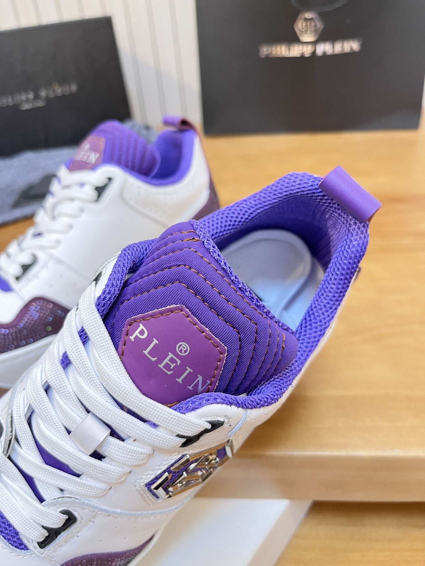 Precio de venta: P310Top QualityTrademark: PP*"Phillip Pry*"Low-top Casual ShoesSize: 39-46 (39.46 a
