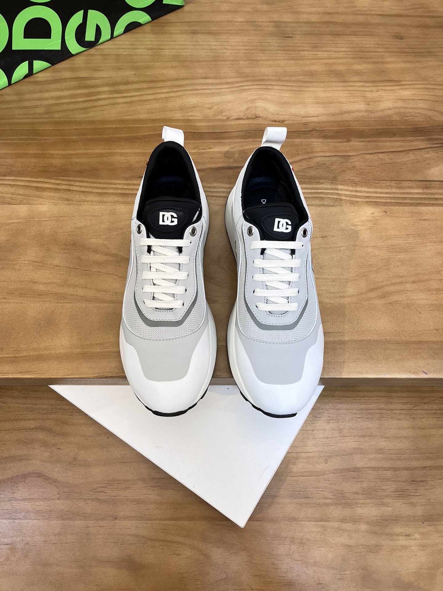 Precio de venta: P220 Marca comercial: DG Dolce & Gabbana Low-top SneakersMarcas: 38-44 (se puede pe
