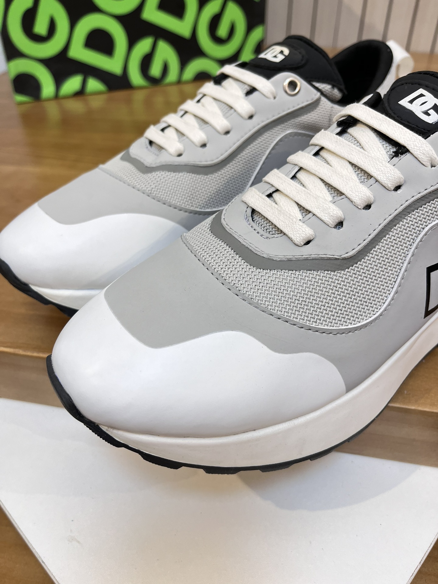 Precio de venta: P220 Marca comercial: DG Dolce & Gabbana Low-top SneakersMarcas: 38-44 (se puede pe