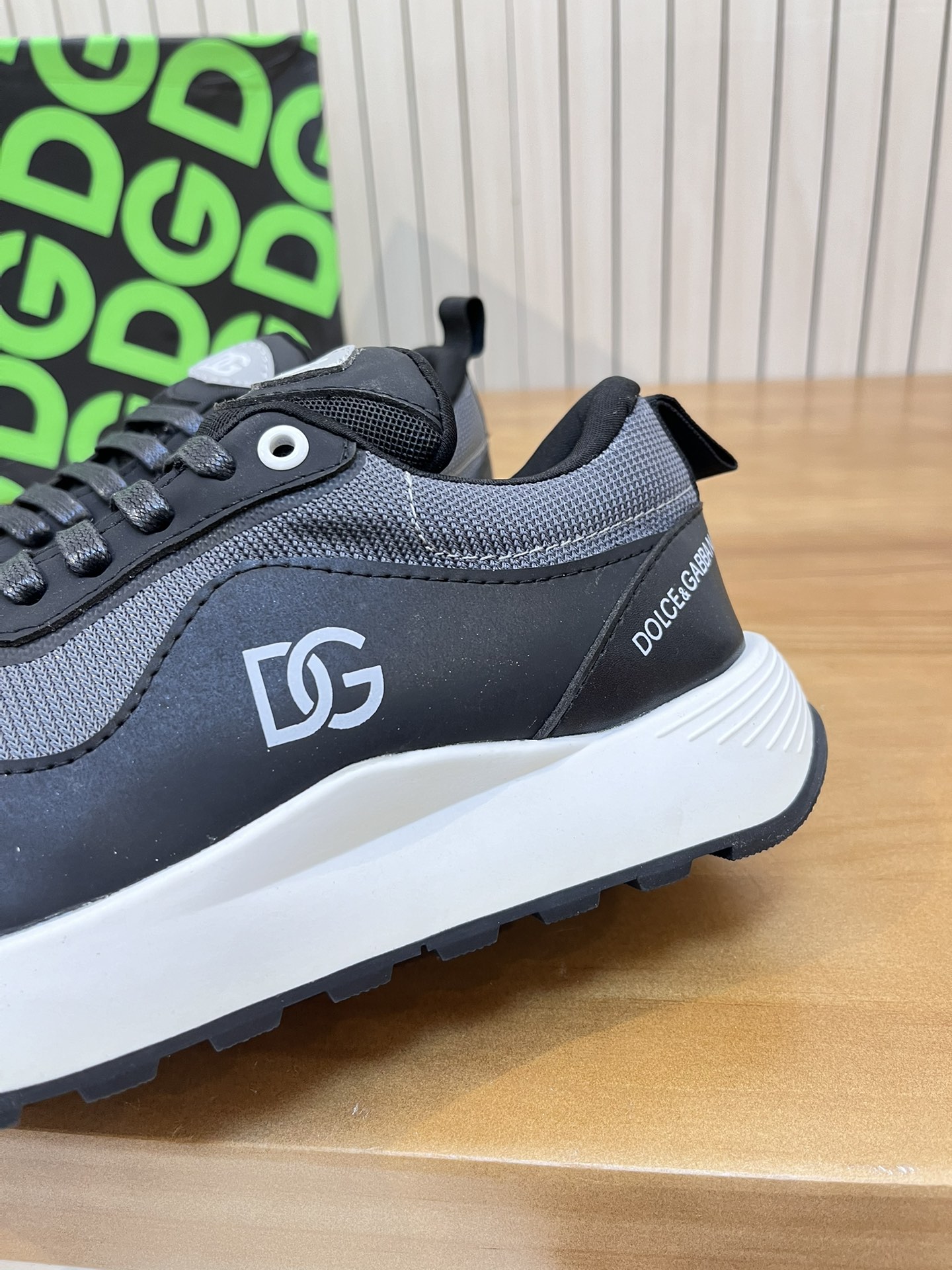Precio de venta: P220 Marca comercial: DG Dolce & Gabbana Low-top SneakersMarcas: 38-44 (se puede pe