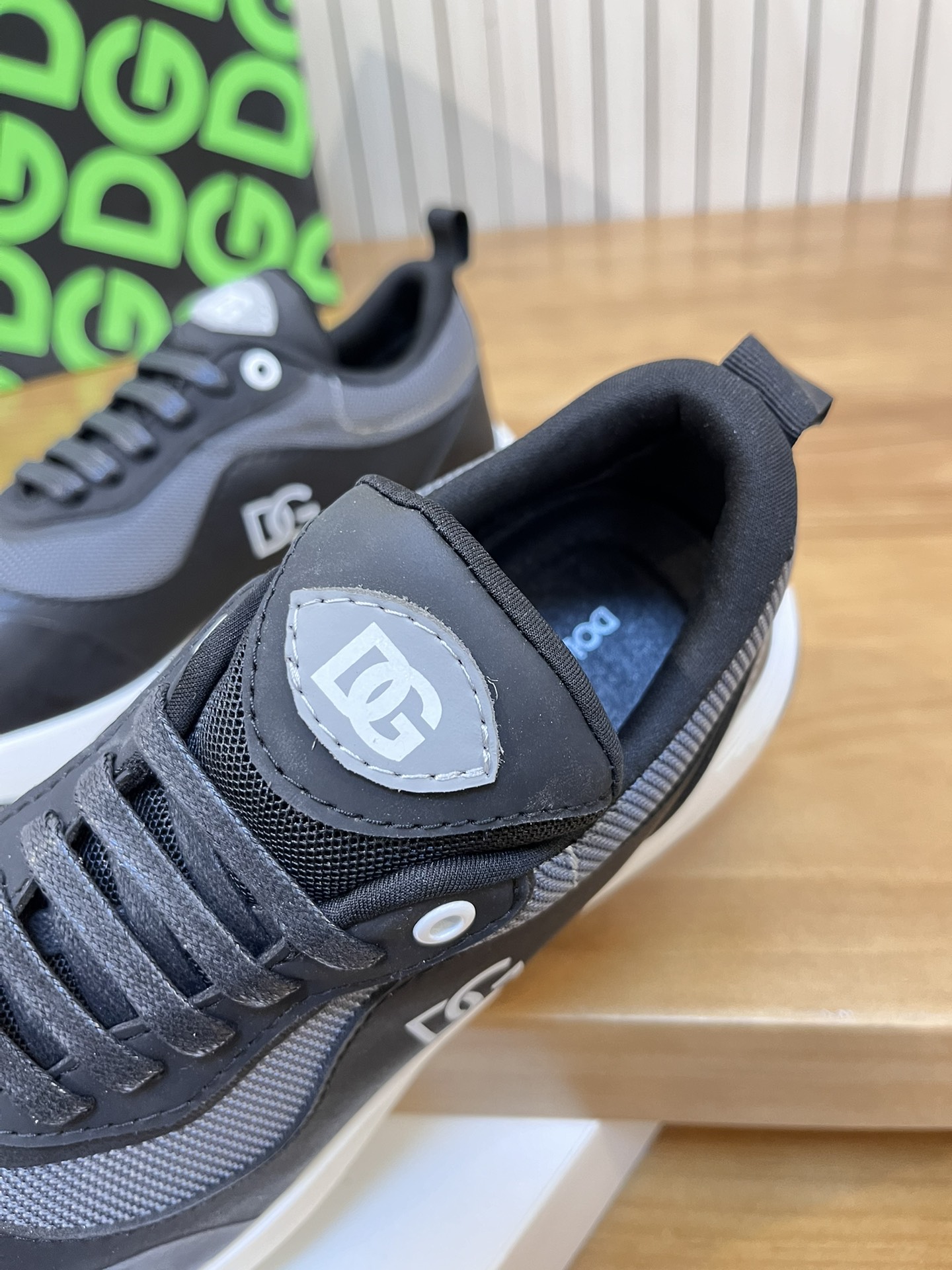 Precio de venta: P220 Marca comercial: DG Dolce & Gabbana Low-top SneakersMarcas: 38-44 (se puede pe
