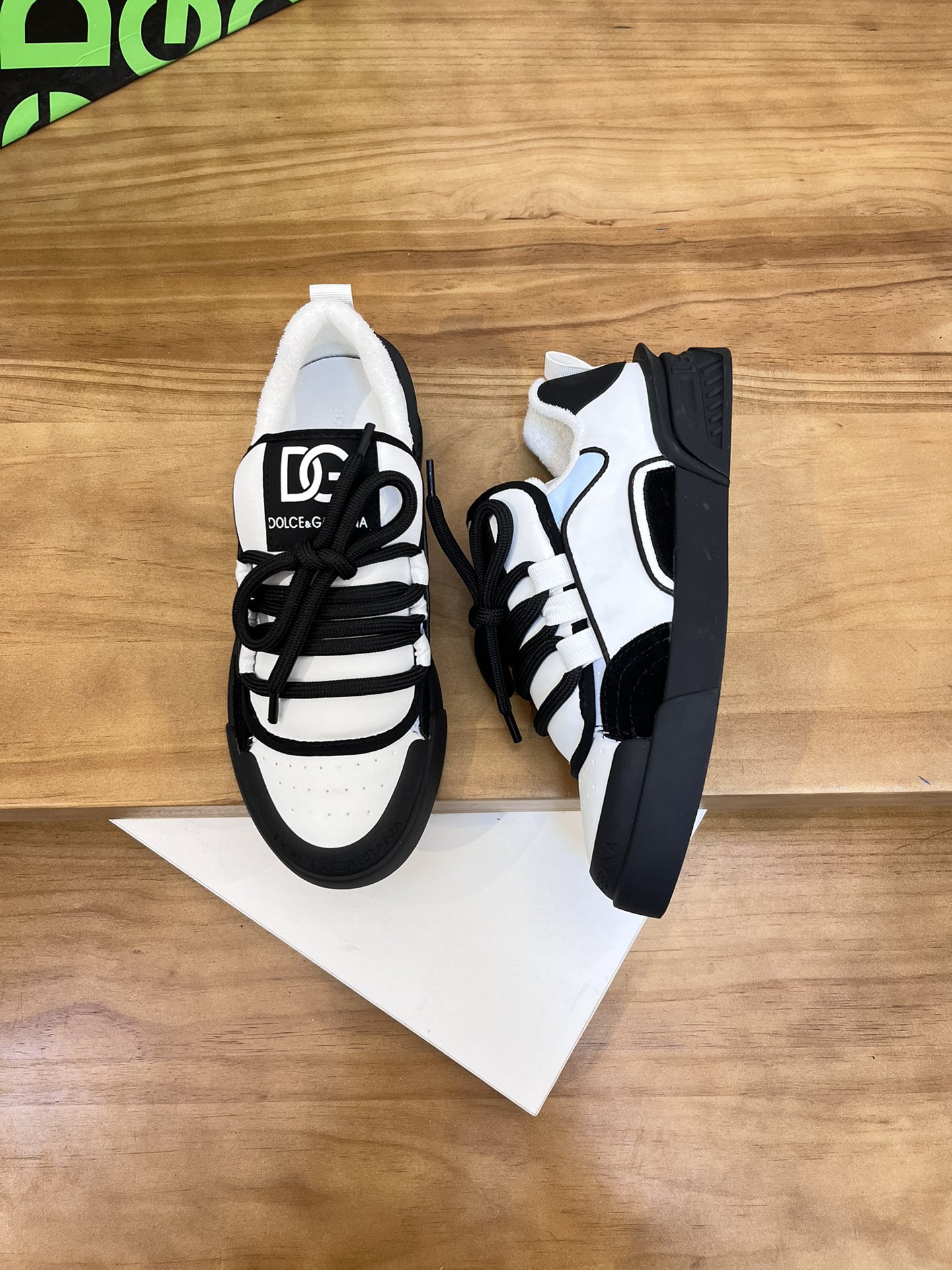 Precio de venta: P230 Marca: DG Dolce & Gabbana Low-top Casual Shoes Talla: 35-44 (se puede hacer a 