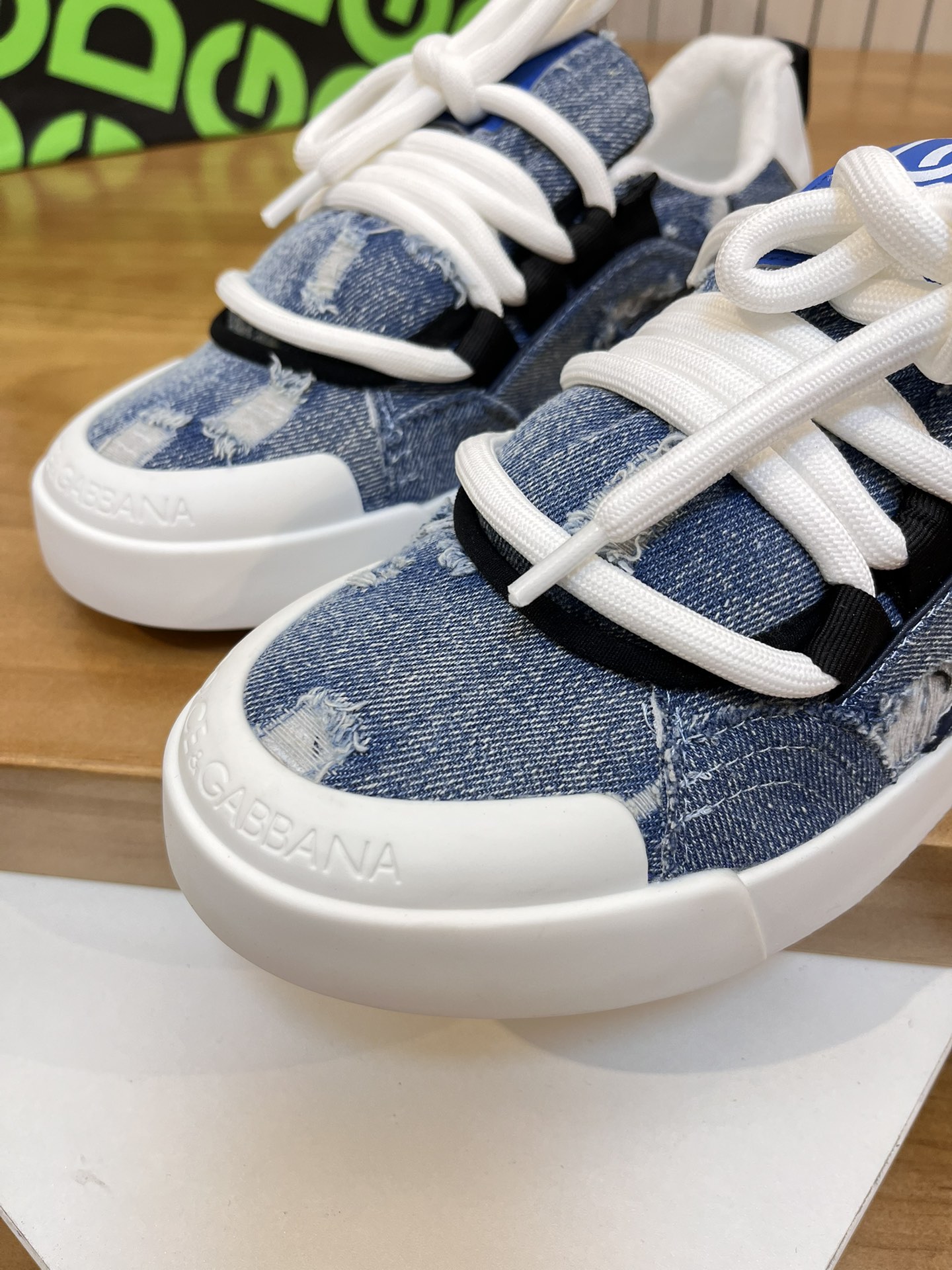 Precio de venta: P230 Marca: DG Dolce & Gabbana Low Top Casual Shoes Talla: 35-44 (se puede personal