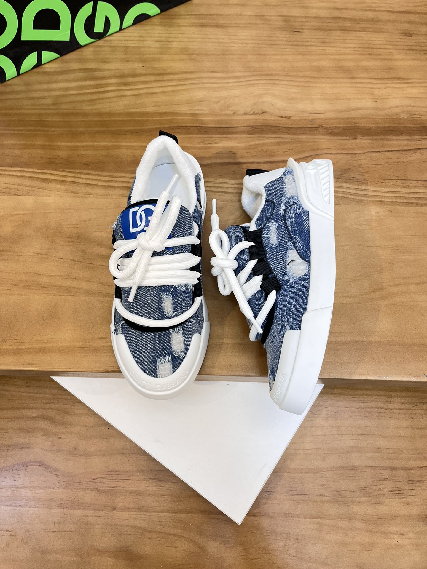 Precio de venta: P230 Marca: DG Dolce & Gabbana Low Top Casual Shoes Talla: 35-44 (se puede personal