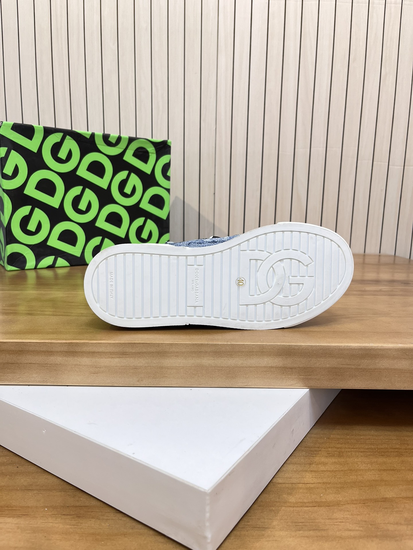 Precio de venta: P230 Marca: DG Dolce & Gabbana Low Top Casual Shoes Talla: 35-44 (se puede personal