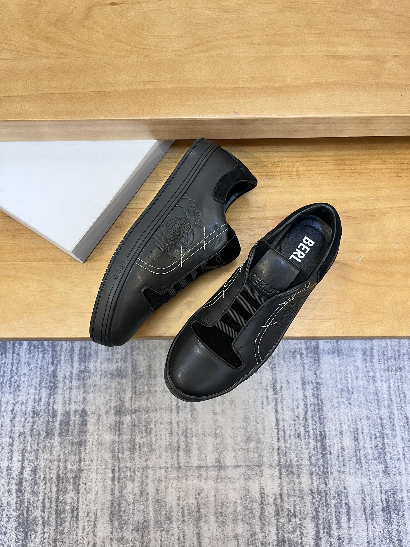 Precio de venta: P190 Marca: Berlut* "BRUTI*" Low Top SneakersTalla: 38-44(se puede personalizar has