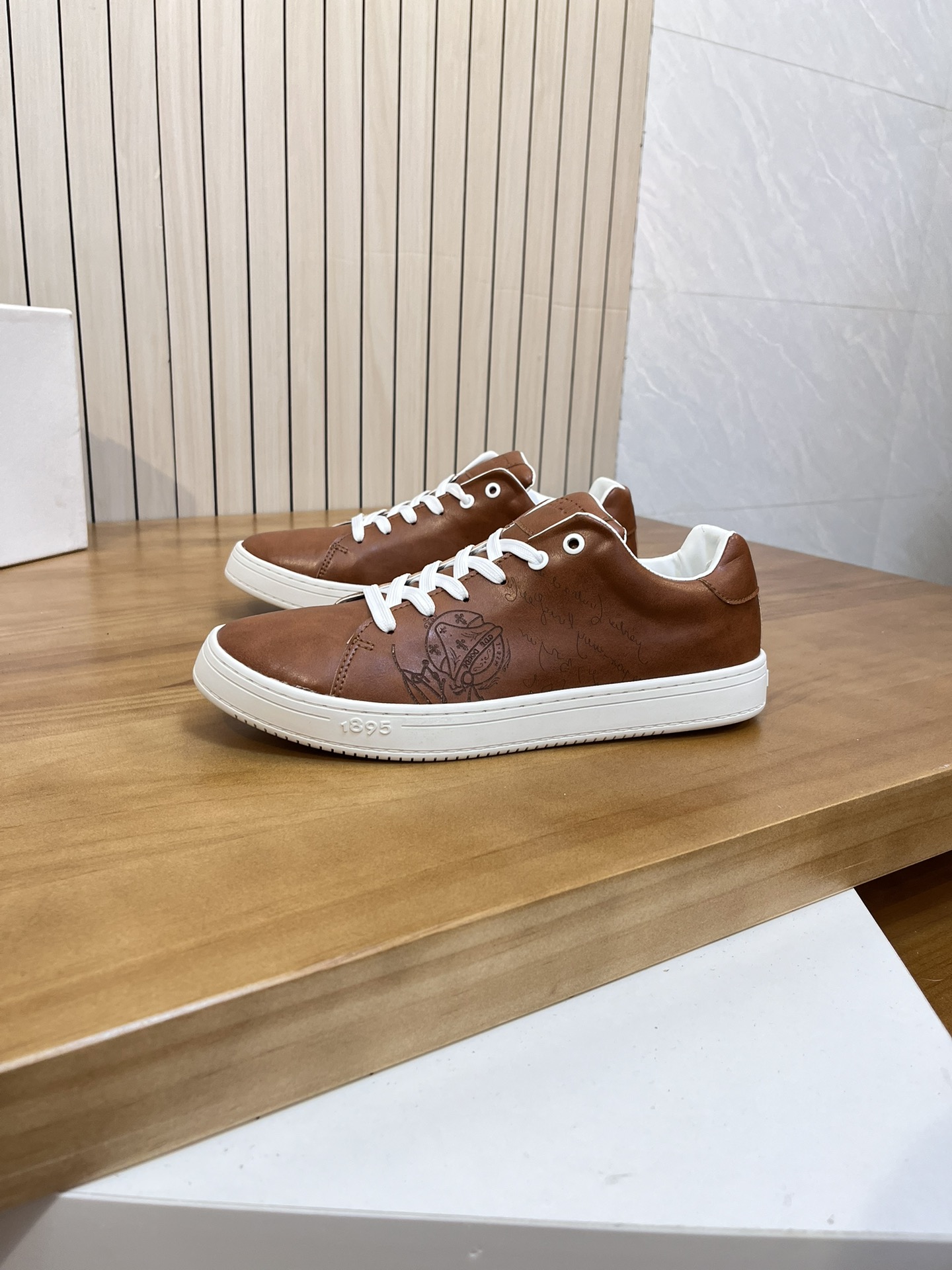 Precio de venta: P190 Marca: Berlut* 