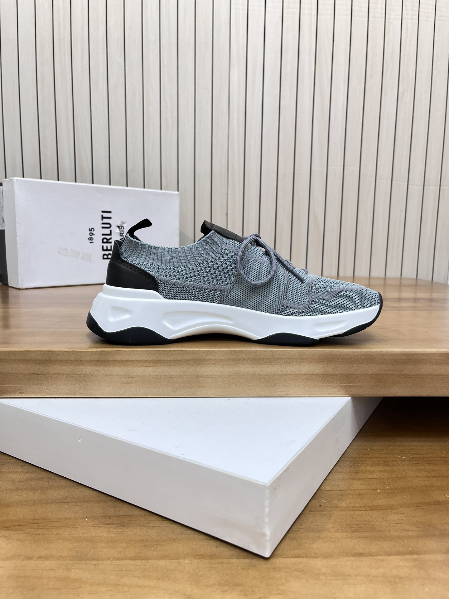 Precio de venta: P180 Marca comercial: Berlut* "Bruti*" lowtop sneakersTalla: 38-44(se puede persona