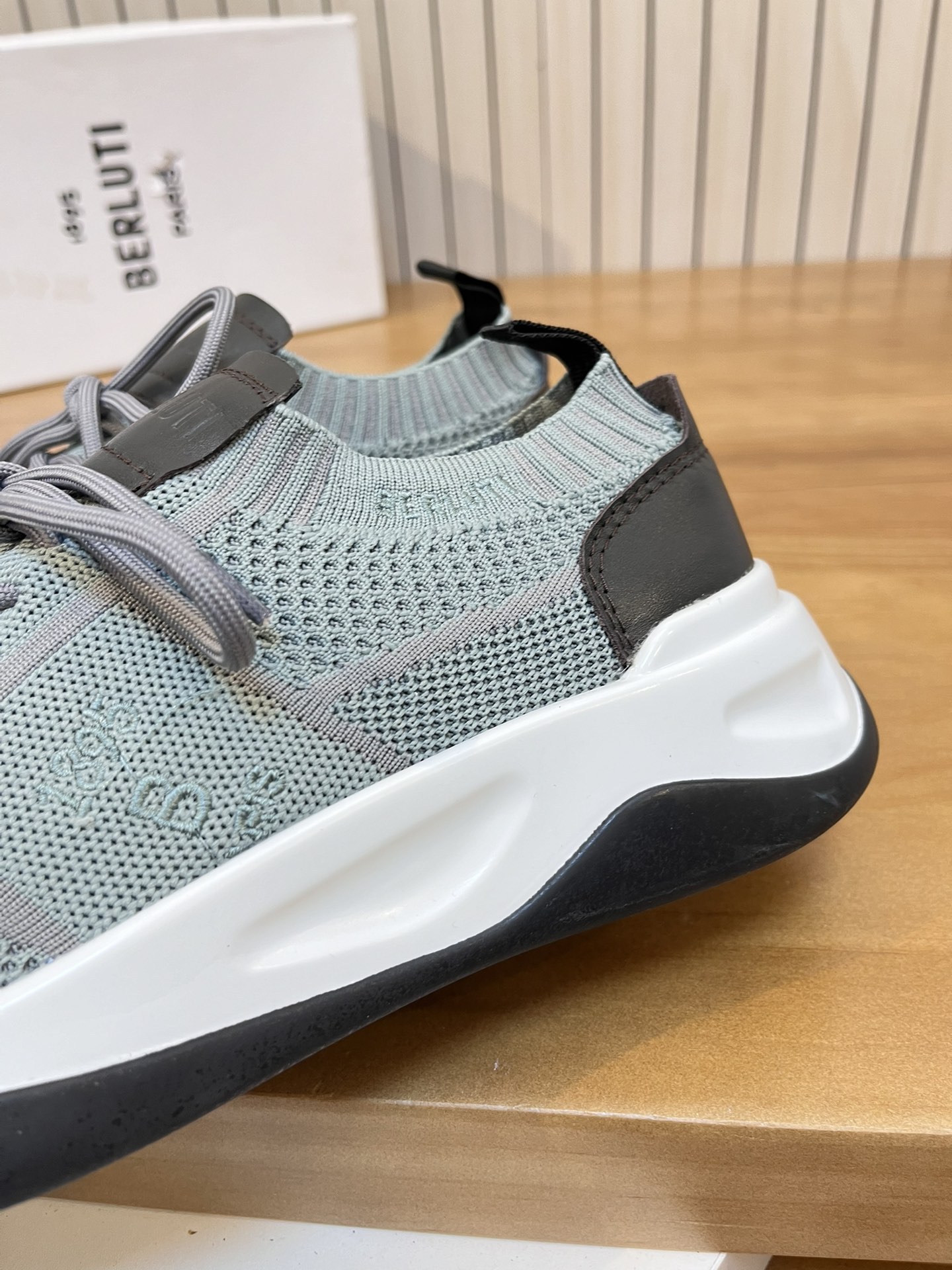 Precio de venta: P180 Marca comercial: Berlut* "Bruti*" lowtop sneakersTalla: 38-44(se puede persona