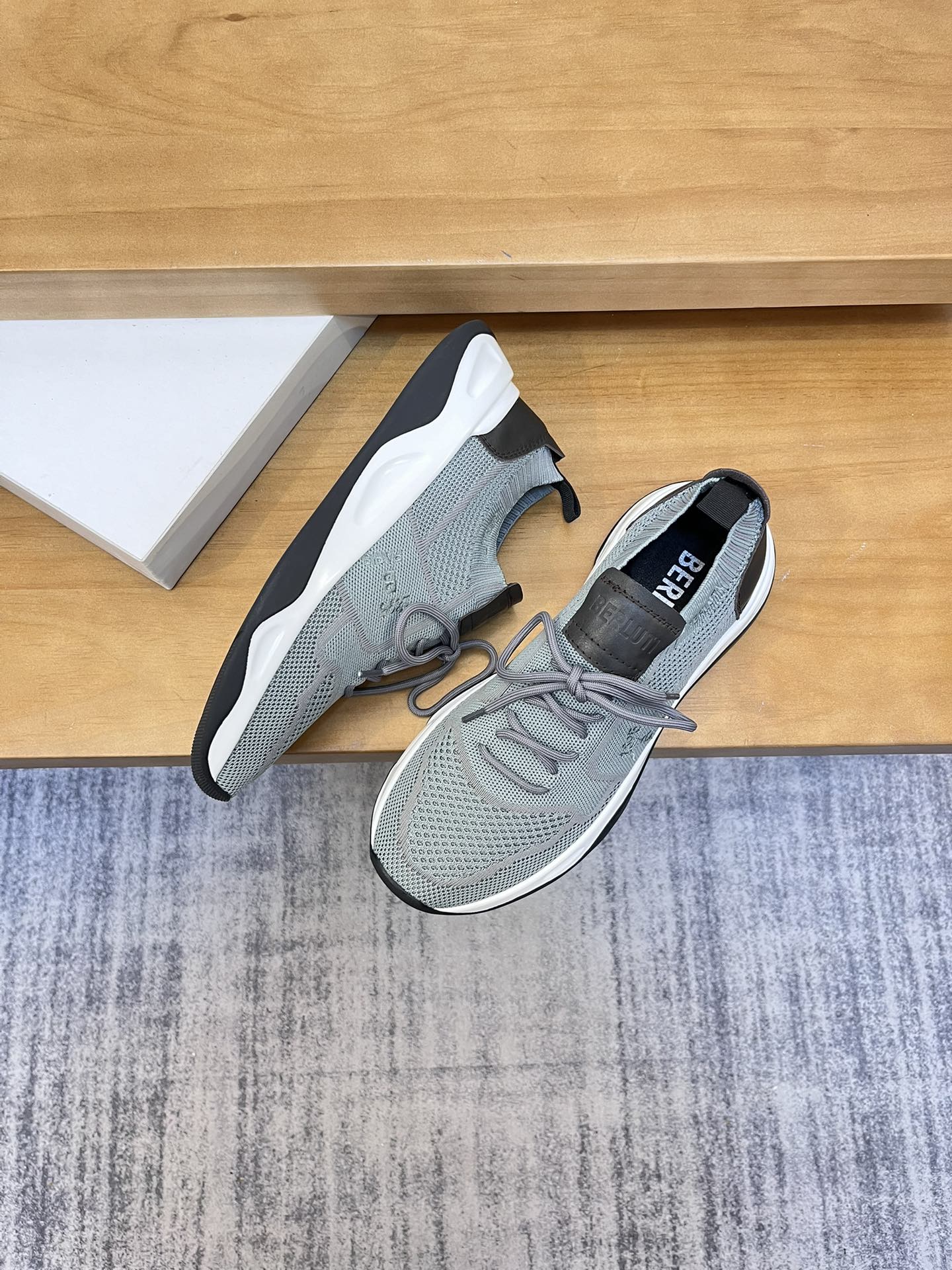 Precio de venta: P180 Marca comercial: Berlut* "Bruti*" lowtop sneakersTalla: 38-44(se puede persona
