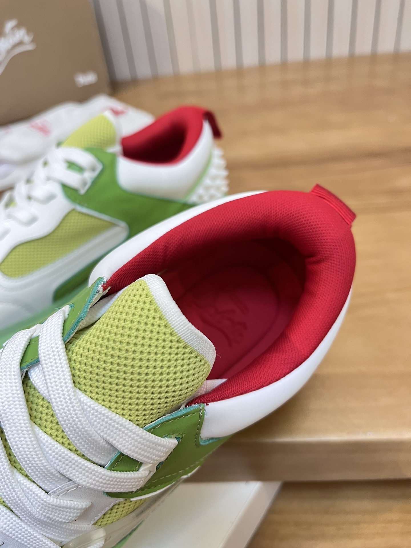 Precio de venta: P340 Calidad superior originalMarca: CL Red Bottom Shoes*"CL*" lowtop casual shoes 