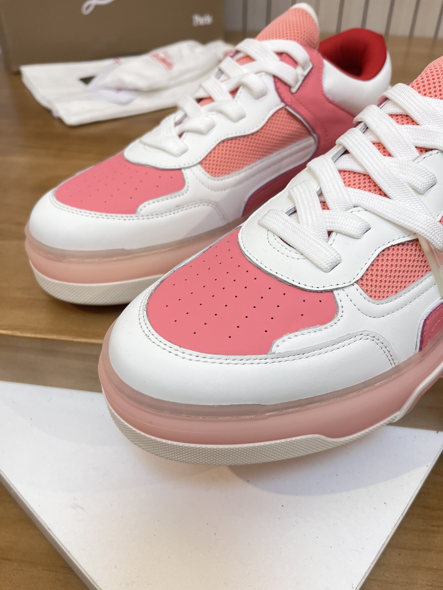 Precio de venta: P340 Calidad superior originalMarca: CL Red Bottom Shoes*"CL*" lowtop casual shoes 