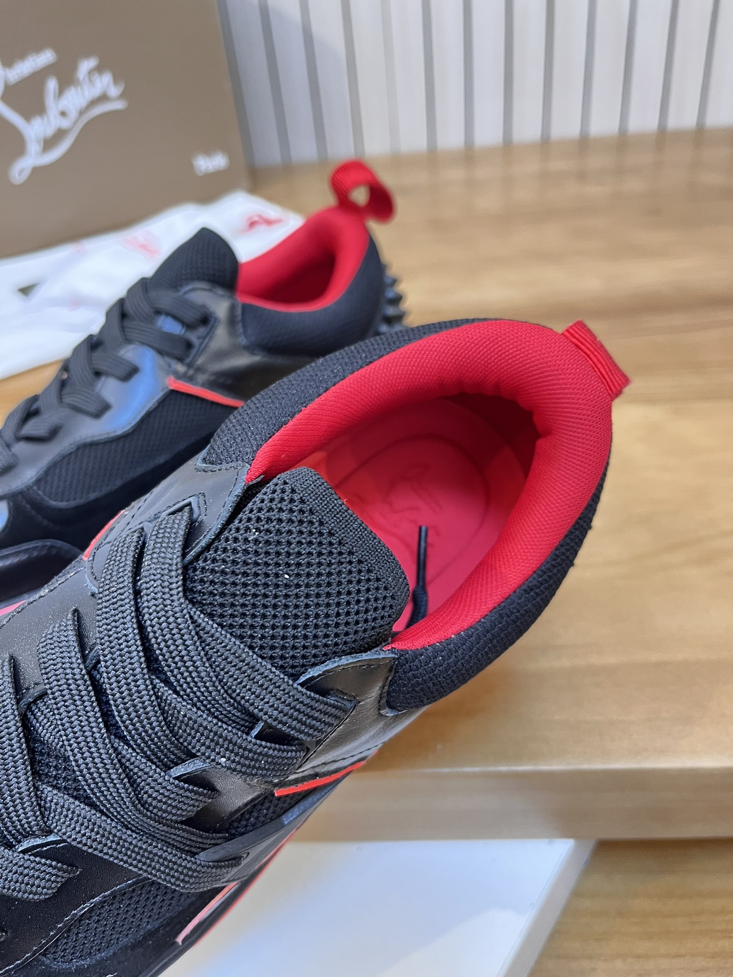 Precio de venta: P340 Calidad superior originalMarca: CL Red Bottom Shoes*"CL*" lowtop casual shoes 