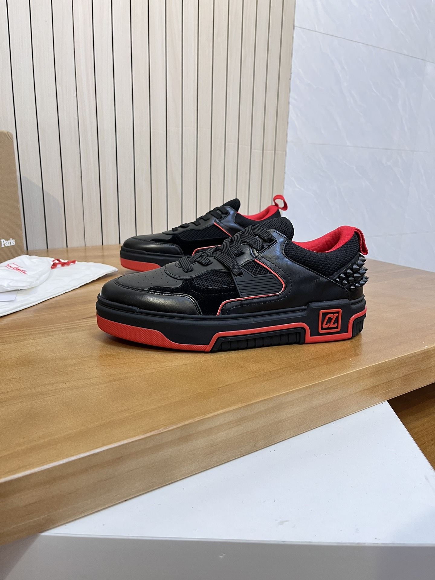 Precio de venta: P340 Calidad superior originalMarca: CL Red Bottom Shoes*