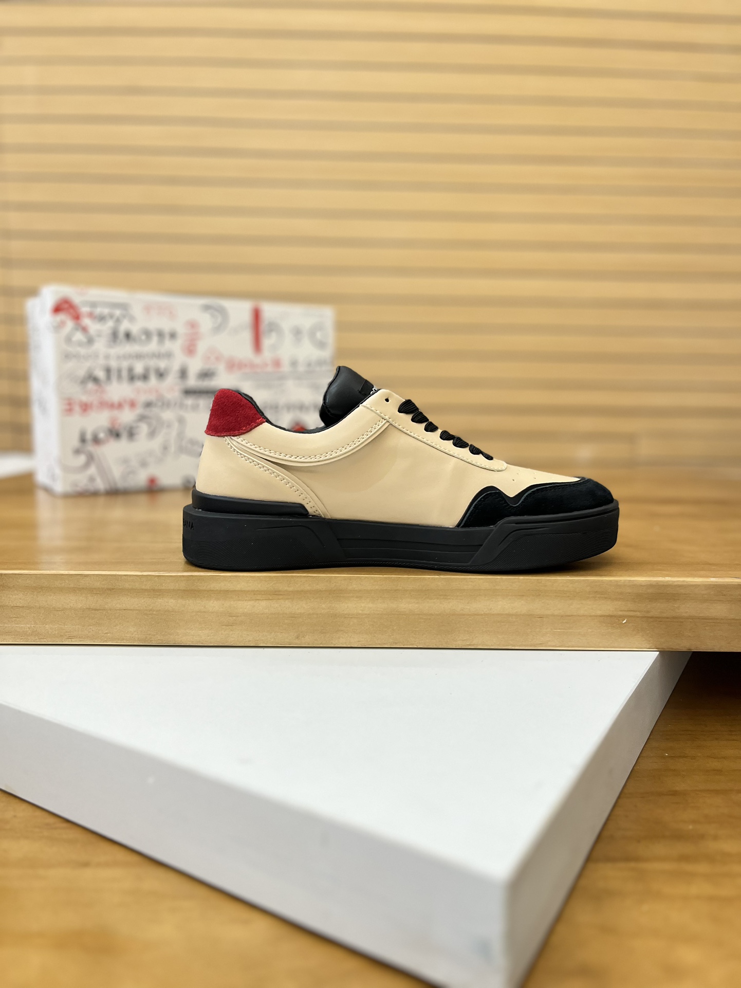 Precio de venta: P220 Marca del producto: DG Dolce & Gabbana Low-top Casual Shoes Talla: 35-44 (se p