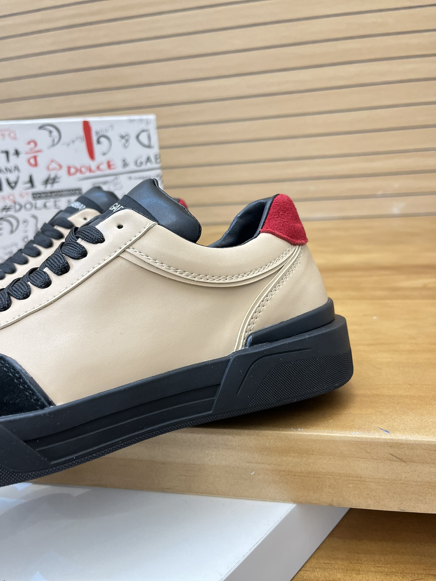 Precio de venta: P220 Marca del producto: DG Dolce & Gabbana Low-top Casual Shoes Talla: 35-44 (se p
