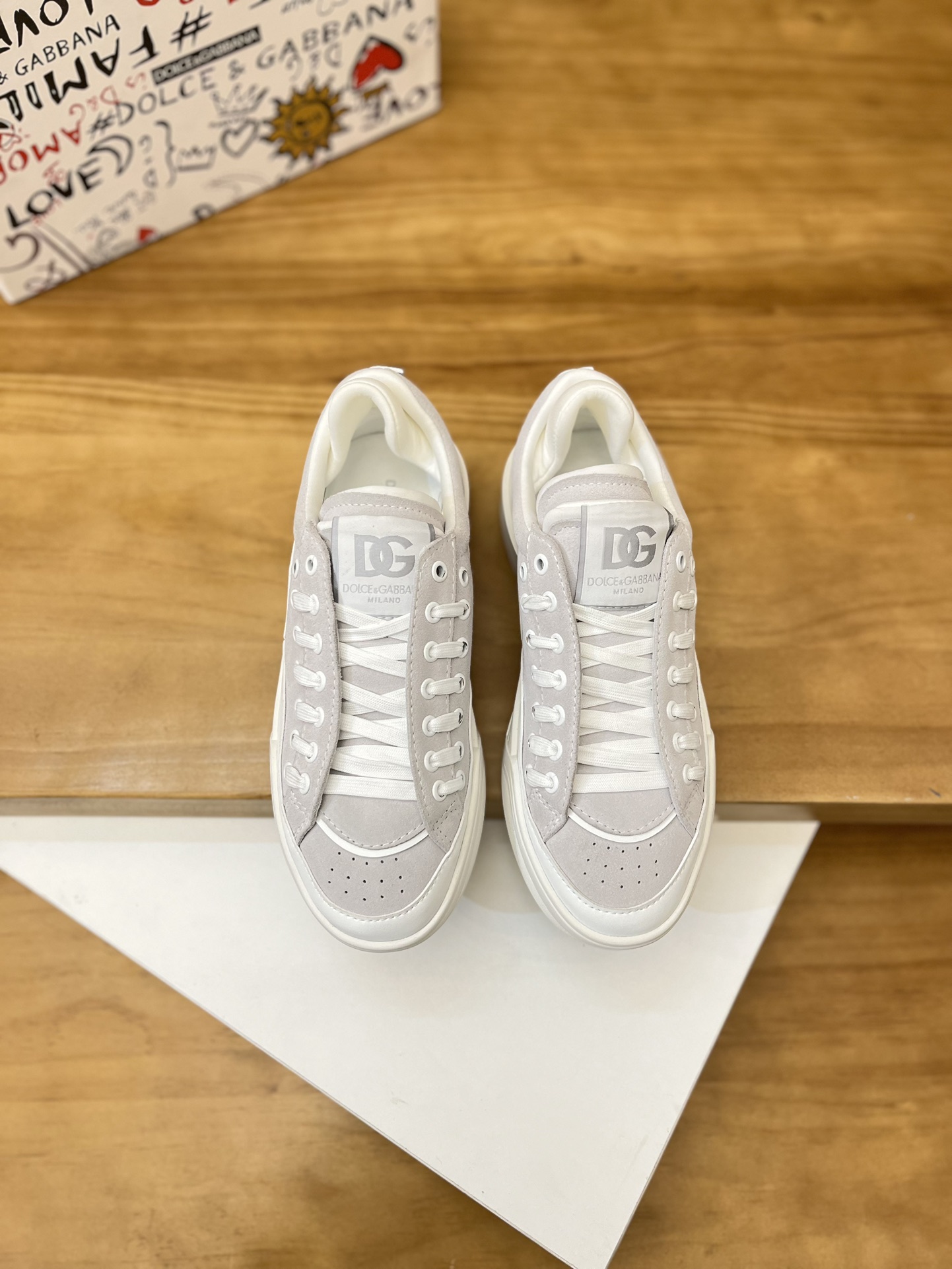 Precio de venta: P230 Marca comercial: DG Dolce & Gabbana Low Top Casual Shoes Talla: 35-44(se puede