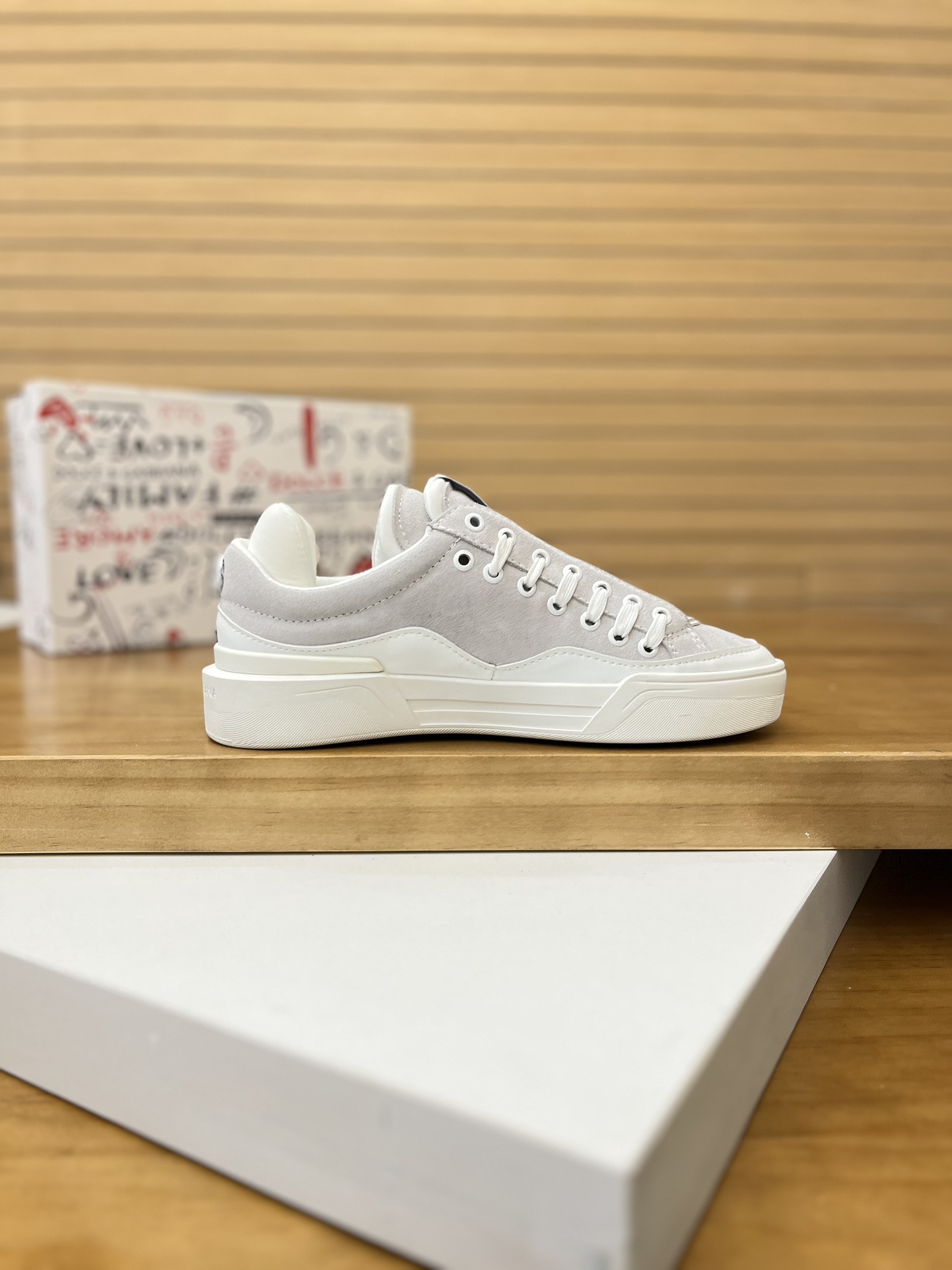 Precio de venta: P230 Marca comercial: DG Dolce & Gabbana Low Top Casual Shoes Talla: 35-44(se puede
