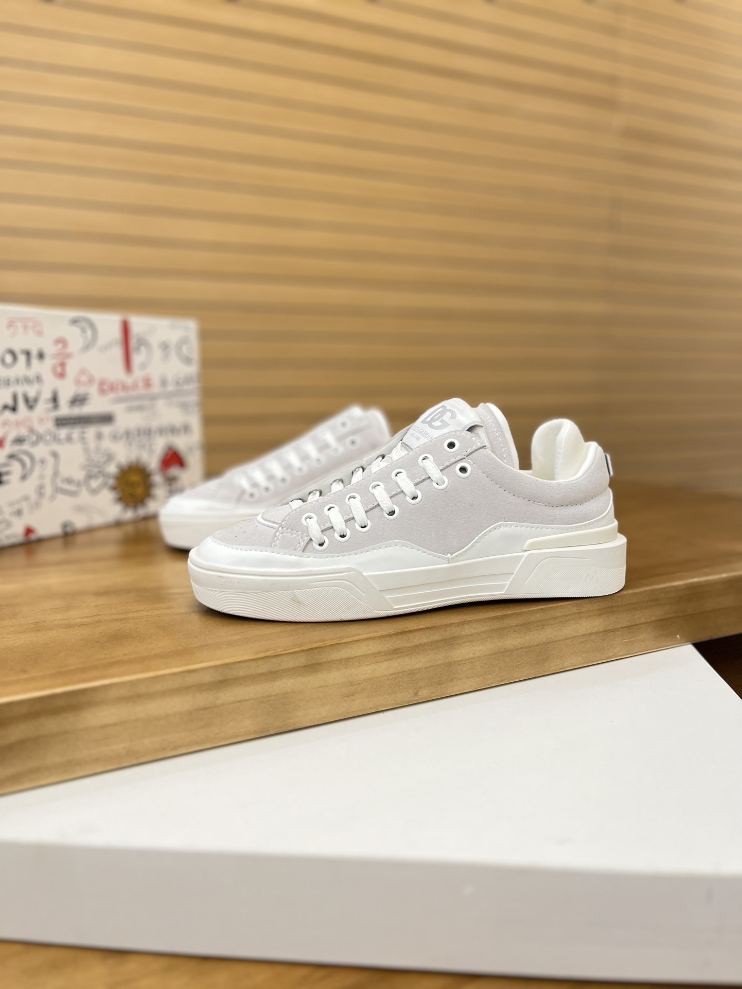 Precio de venta: P230 Marca comercial: DG Dolce & Gabbana Low Top Casual Shoes Talla: 35-44(se puede