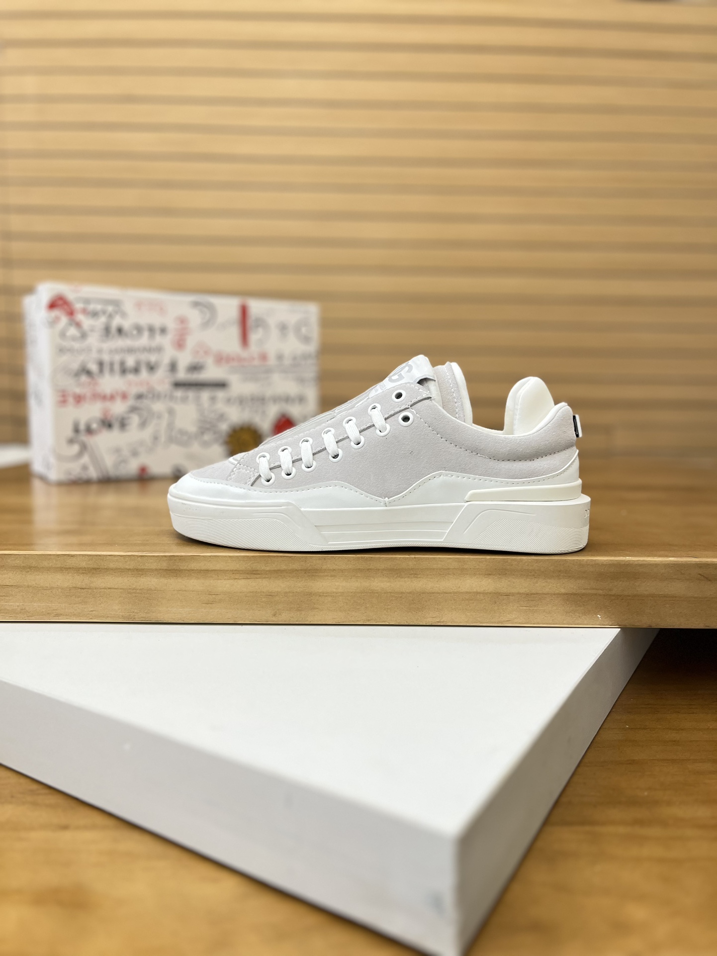 Precio de venta: P230 Marca comercial: DG Dolce & Gabbana Low Top Casual Shoes Talla: 35-44(se puede