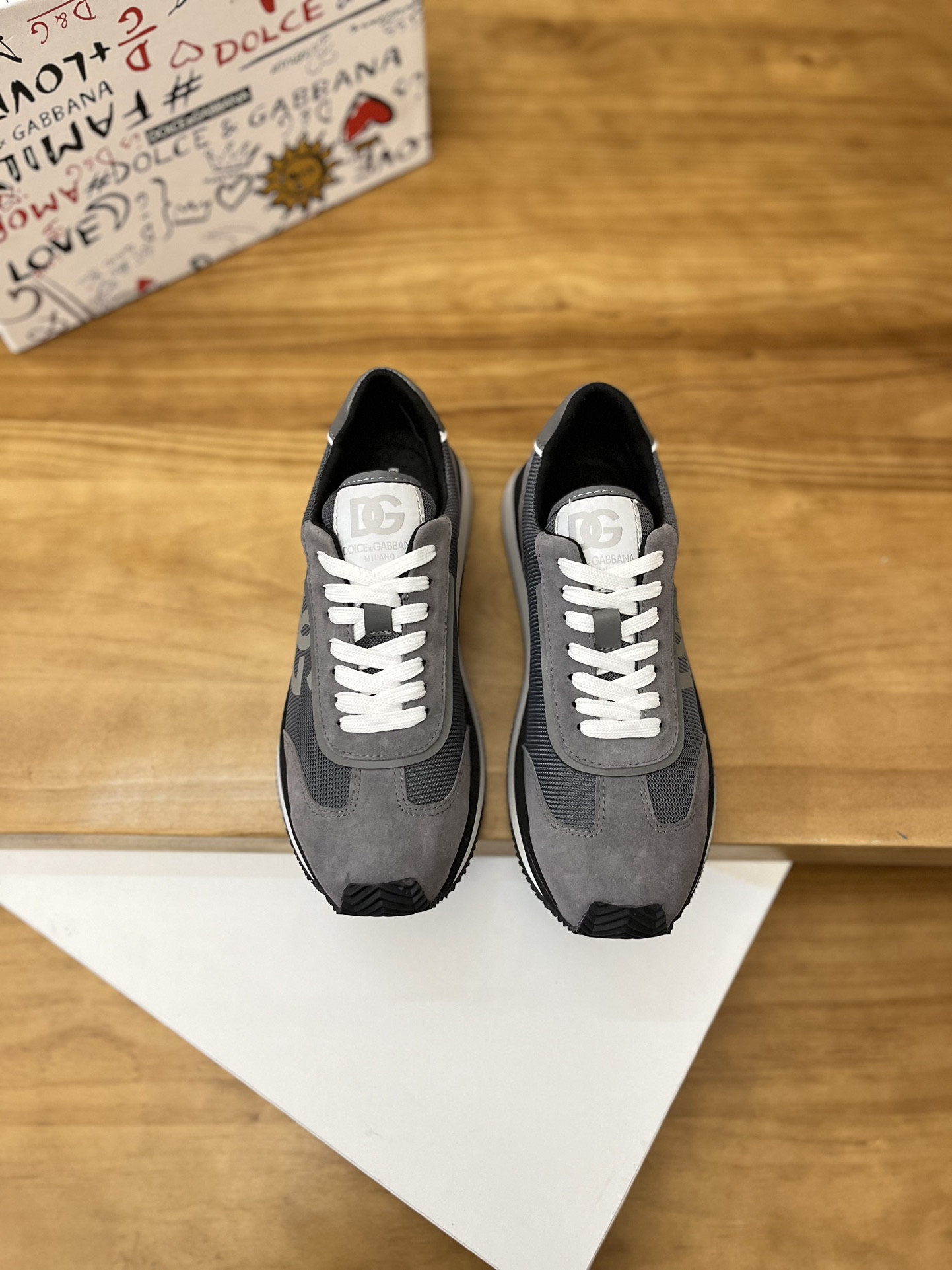 Precio de venta: P210 Marca del producto: DG Dolce & Gabbana Low-top Casual Shoes Talla: 38-44 (se p