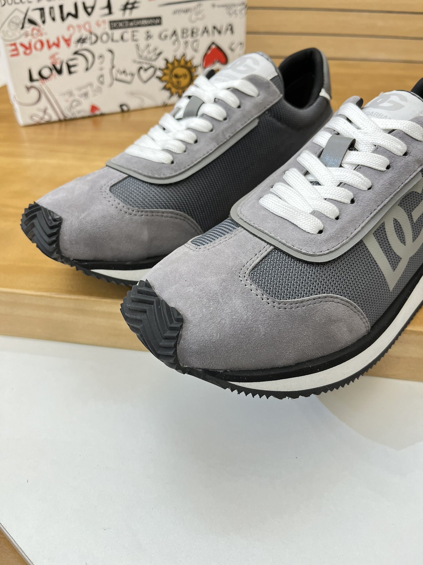 Precio de venta: P210 Marca del producto: DG Dolce & Gabbana Low-top Casual Shoes Talla: 38-44 (se p