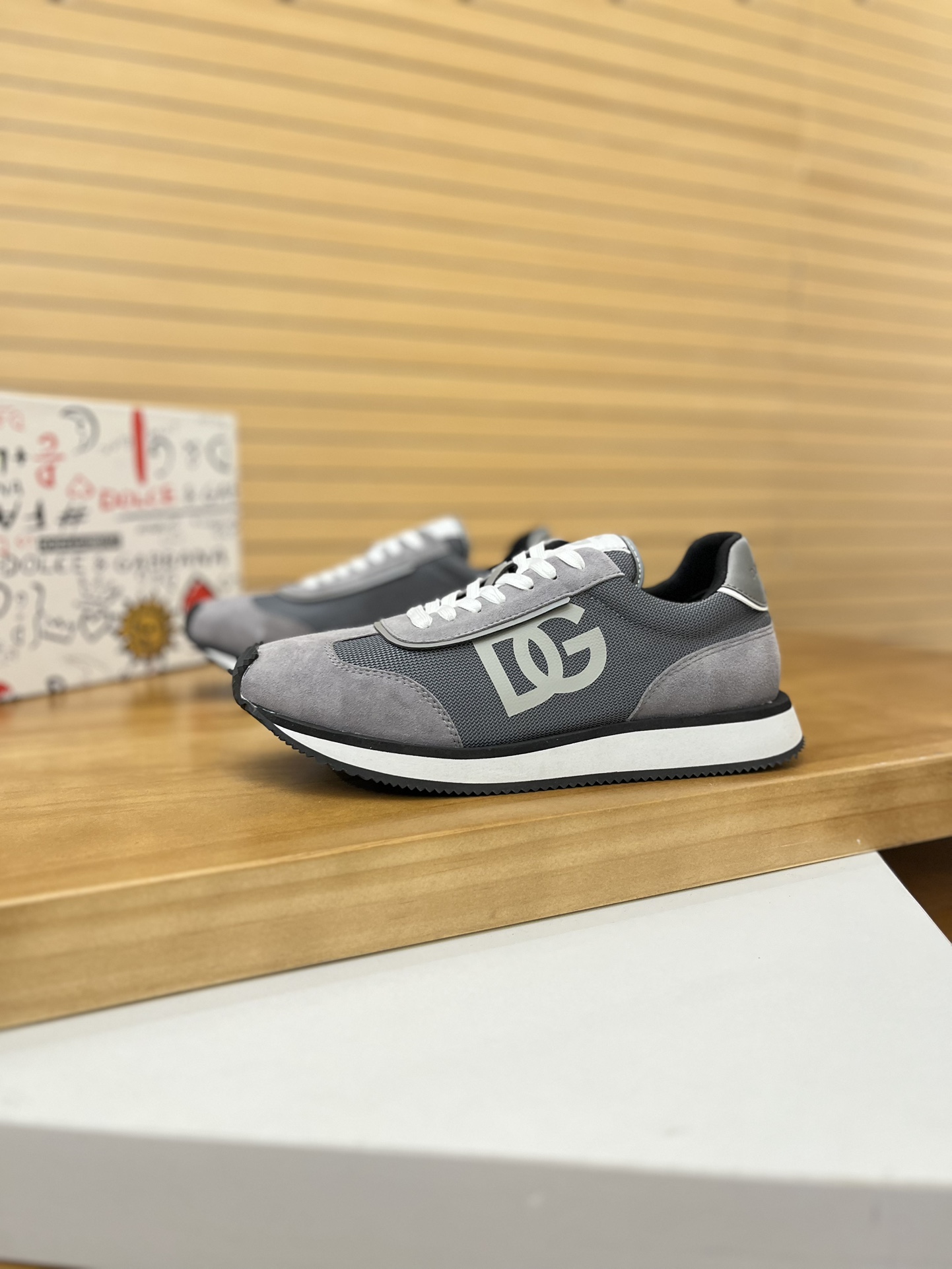 Precio de venta: P210 Marca del producto: DG Dolce & Gabbana Low-top Casual Shoes Talla: 38-44 (se p