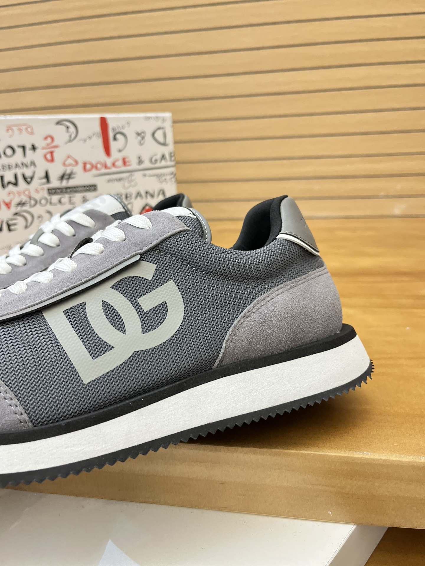 Precio de venta: P210 Marca del producto: DG Dolce & Gabbana Low-top Casual Shoes Talla: 38-44 (se p