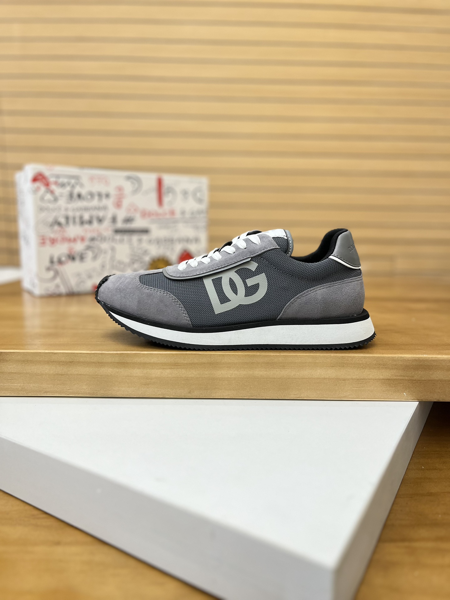 Precio de venta: P210 Marca del producto: DG Dolce & Gabbana Low-top Casual Shoes Talla: 38-44 (se p