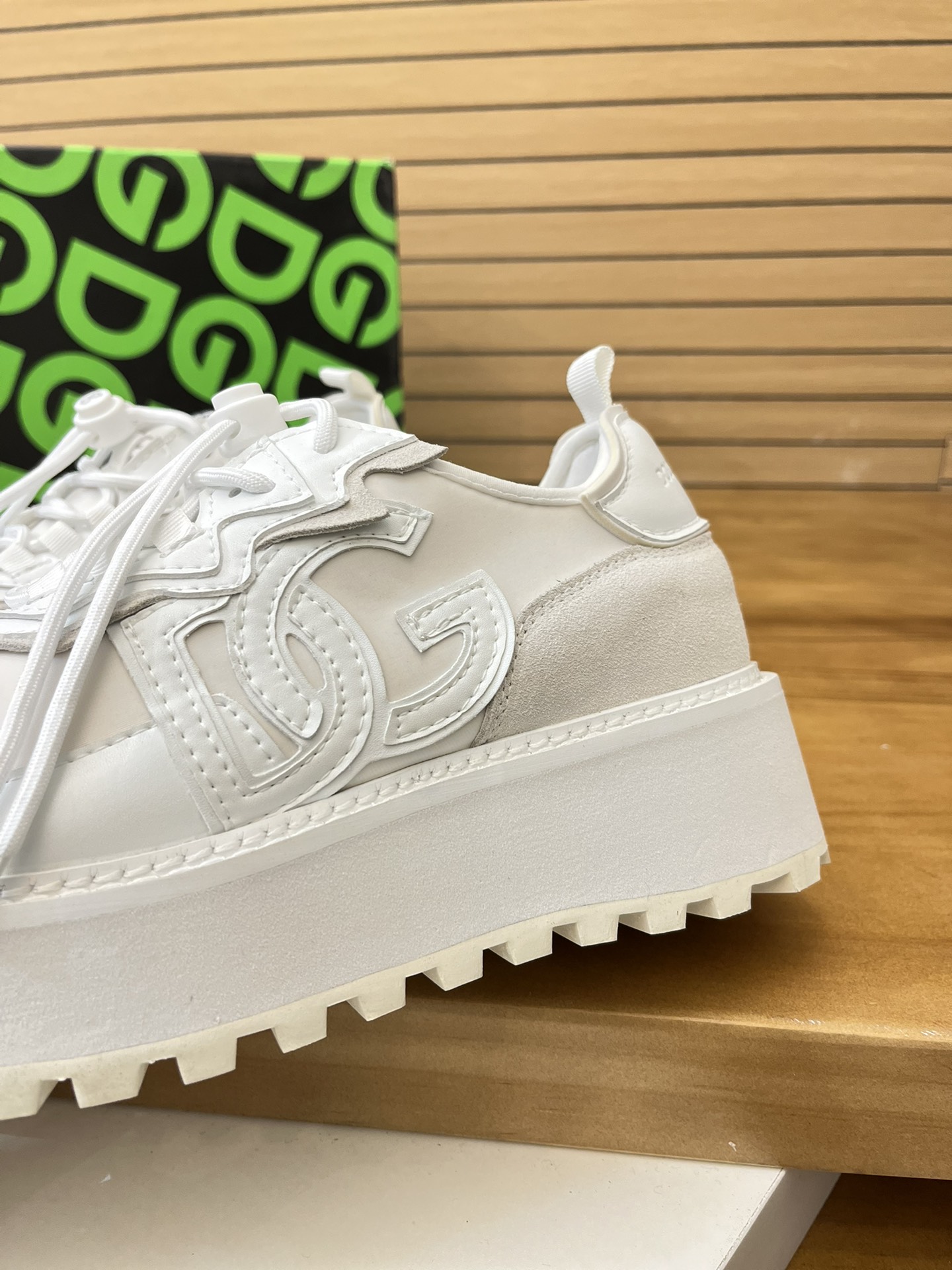Precio de venta: P280 Marca comercial: DG Dolce & Gabbana Low-top Casual Shoes Talla: 35-44 (se pued