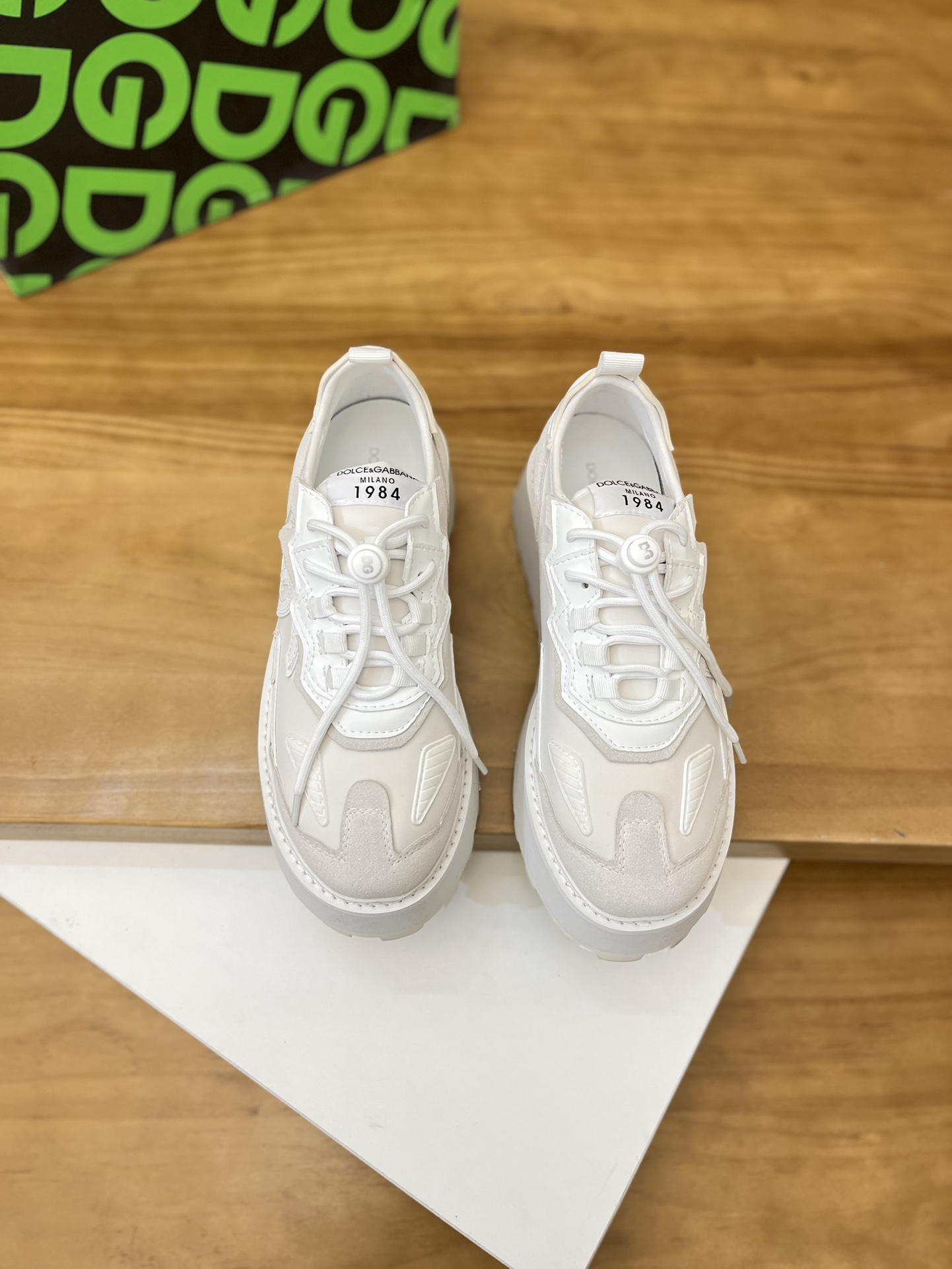 Precio de venta: P280 Marca comercial: DG Dolce & Gabbana Low-top Casual Shoes Talla: 35-44 (se pued
