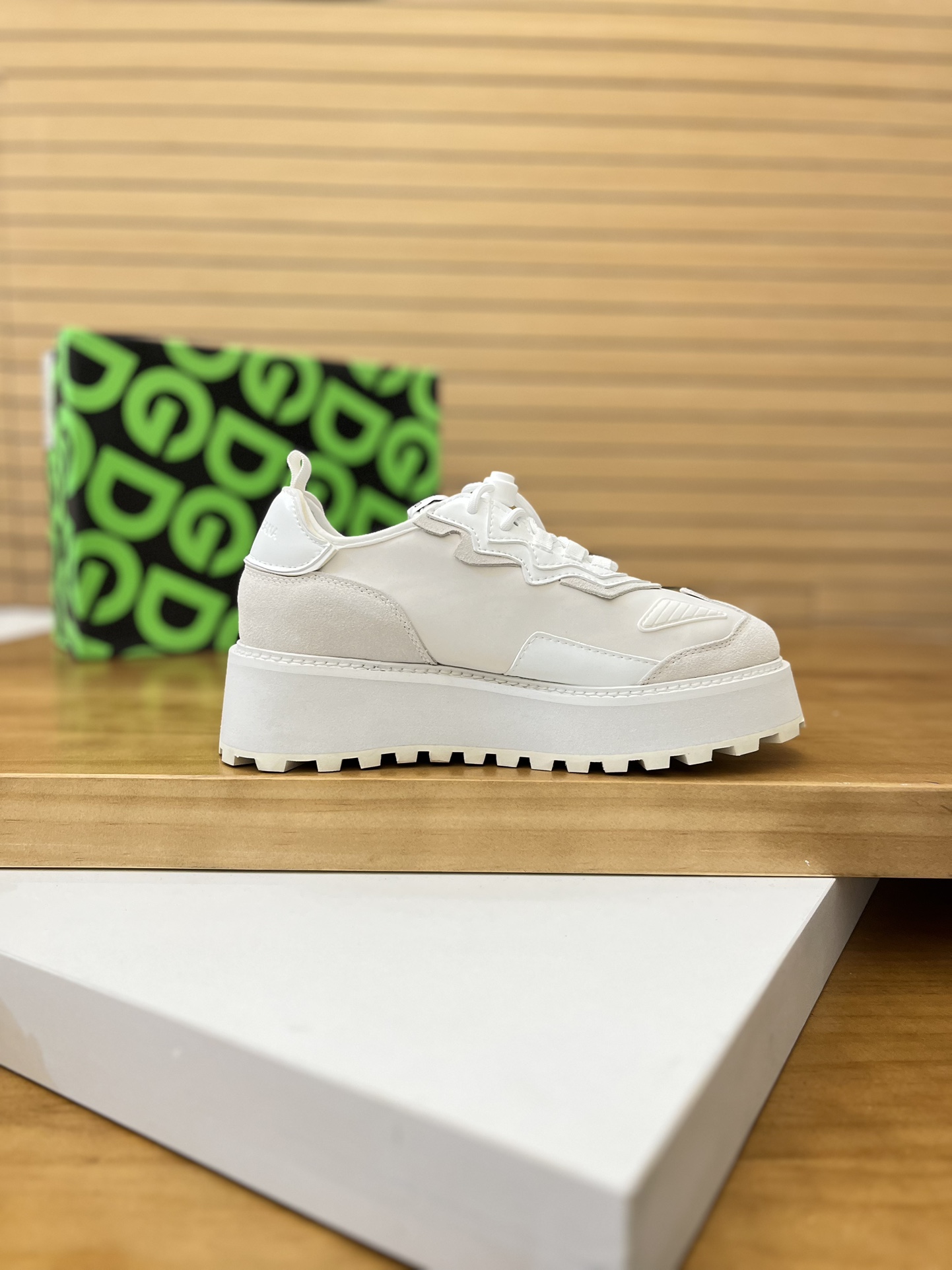 Precio de venta: P280 Marca comercial: DG Dolce & Gabbana Low-top Casual Shoes Talla: 35-44 (se pued
